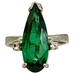 Modern Faceted Pear Shaped Green Tourmaline 14 Karat White Gold Fashion Ring