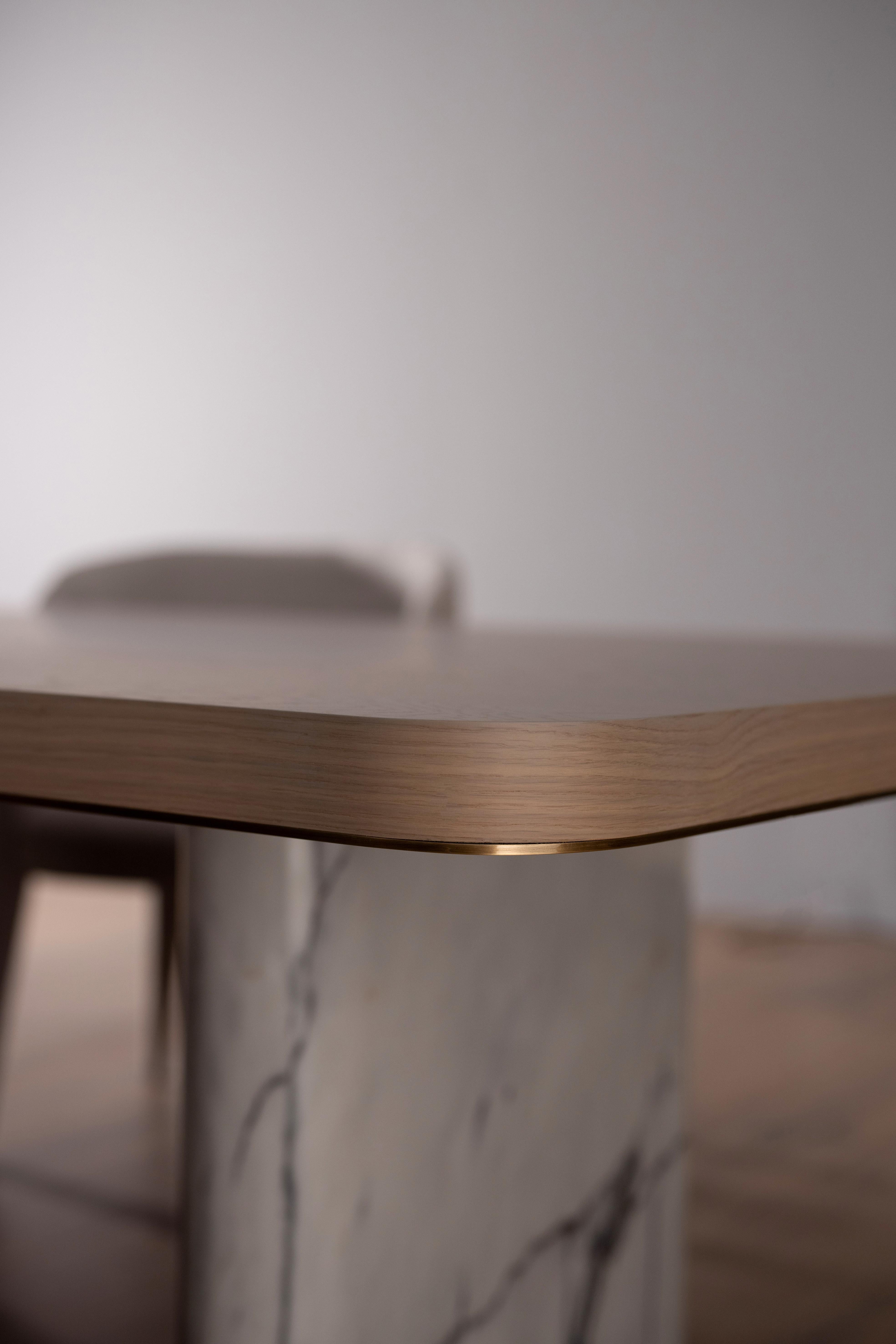 Moderne Table de salle à manger moderne d'automne en marbre Calacatta fabriquée à la main au Portugal par Greenapple en vente