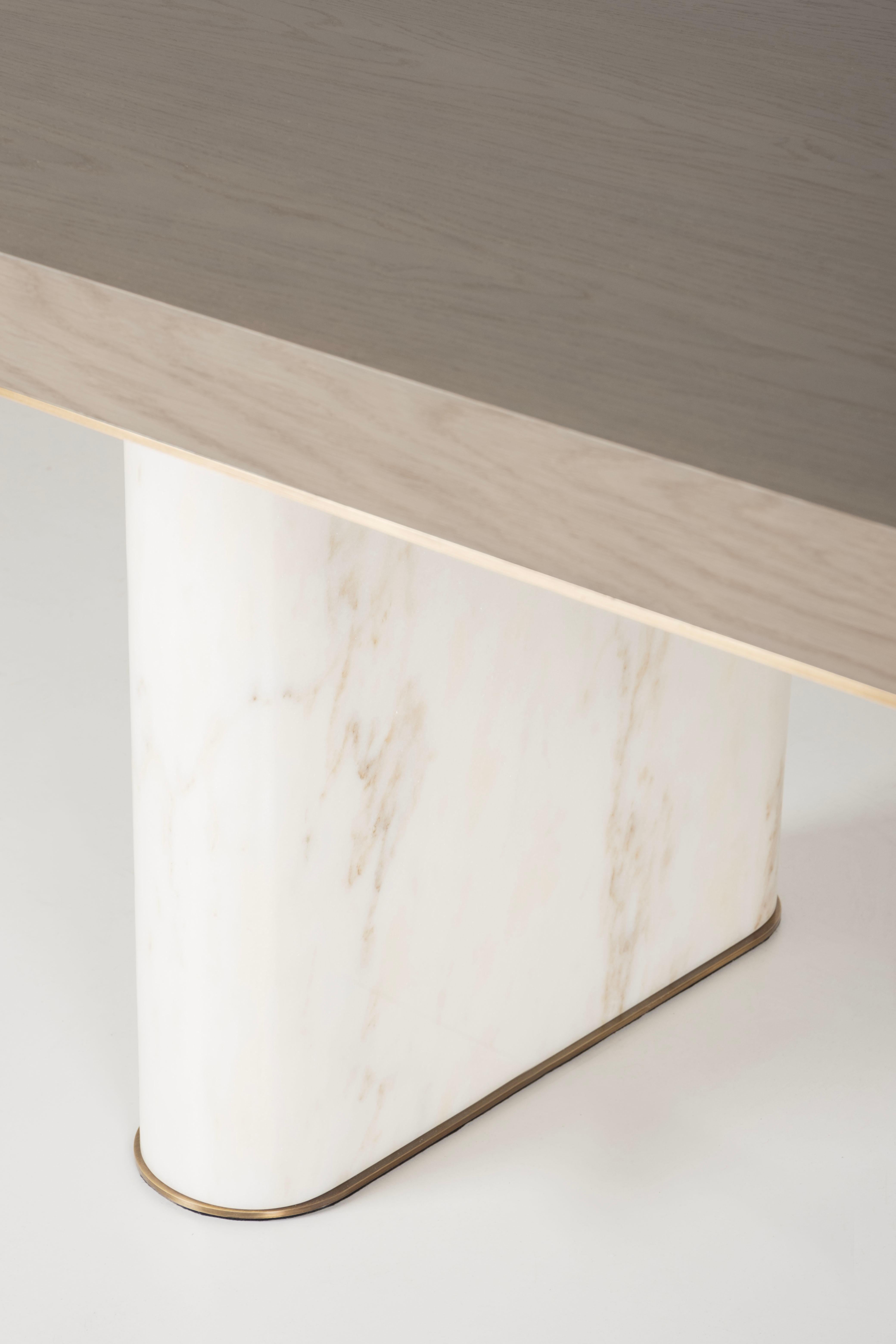 Chêne Table de salle à manger moderne d'automne en marbre Calacatta fabriquée à la main au Portugal par Greenapple en vente