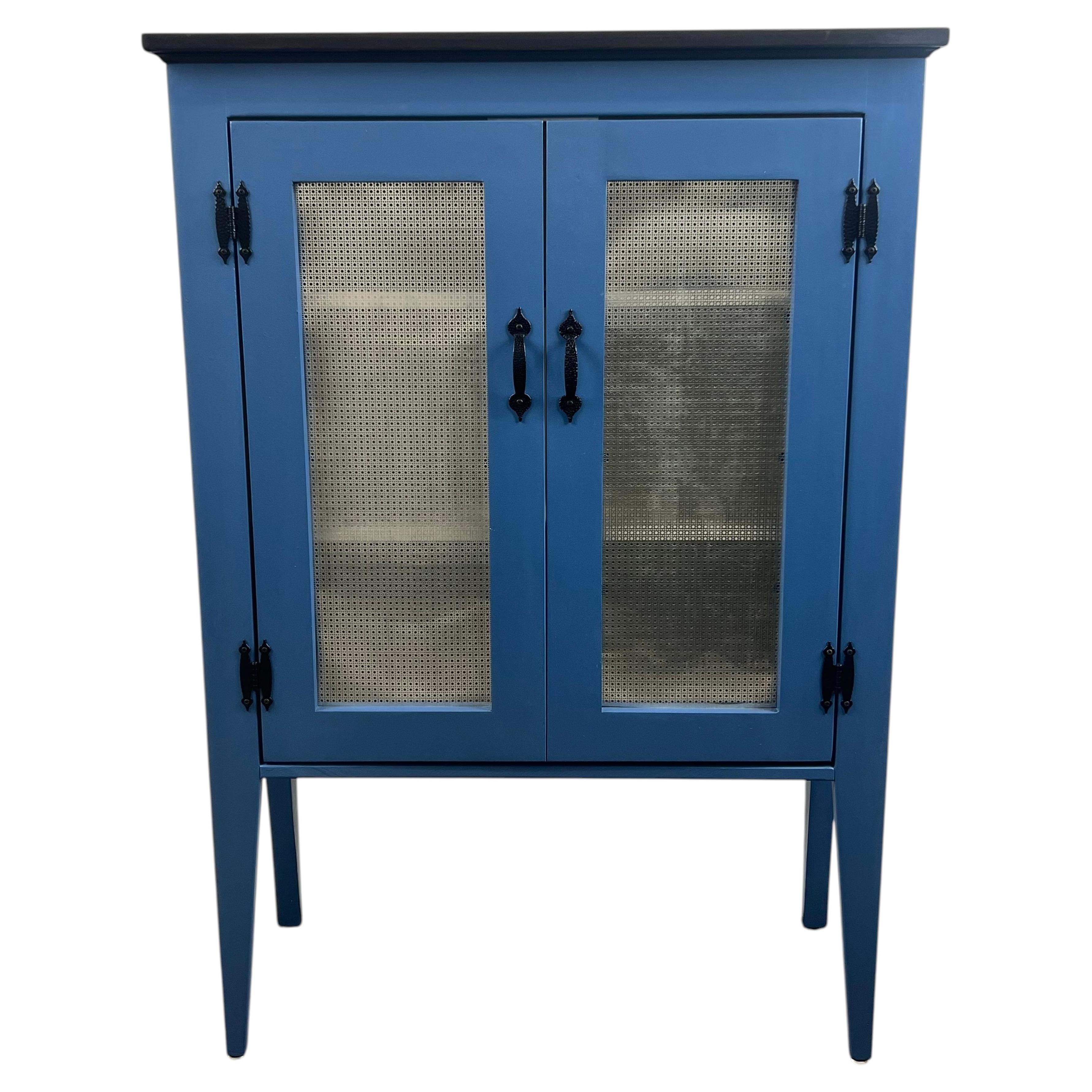 What is the difference between a jelly cupboard and a pie safe?
