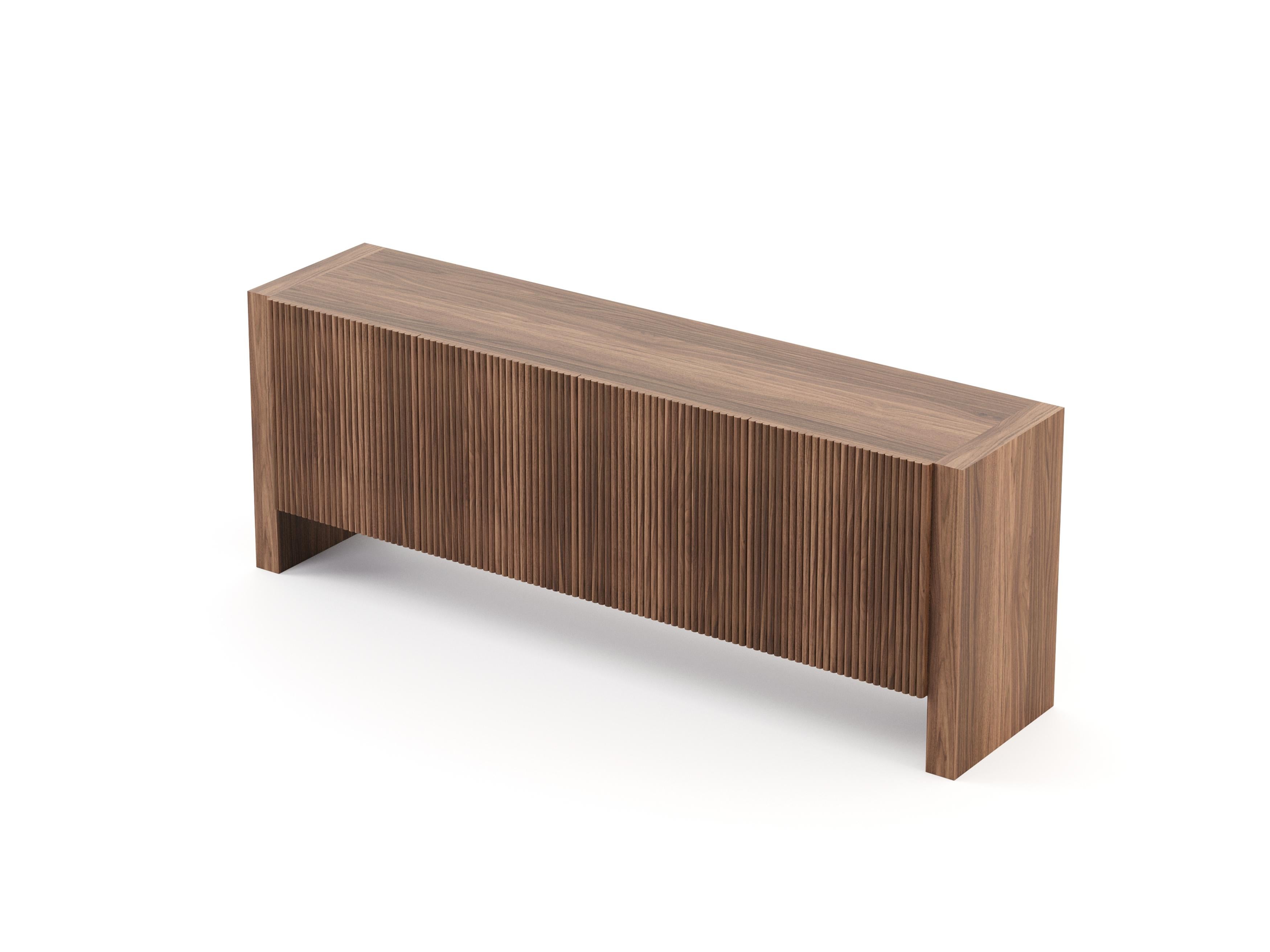 Moderno Credenza moderna Faro con ante a coste in noce, realizzata a mano da Stylish Club in vendita