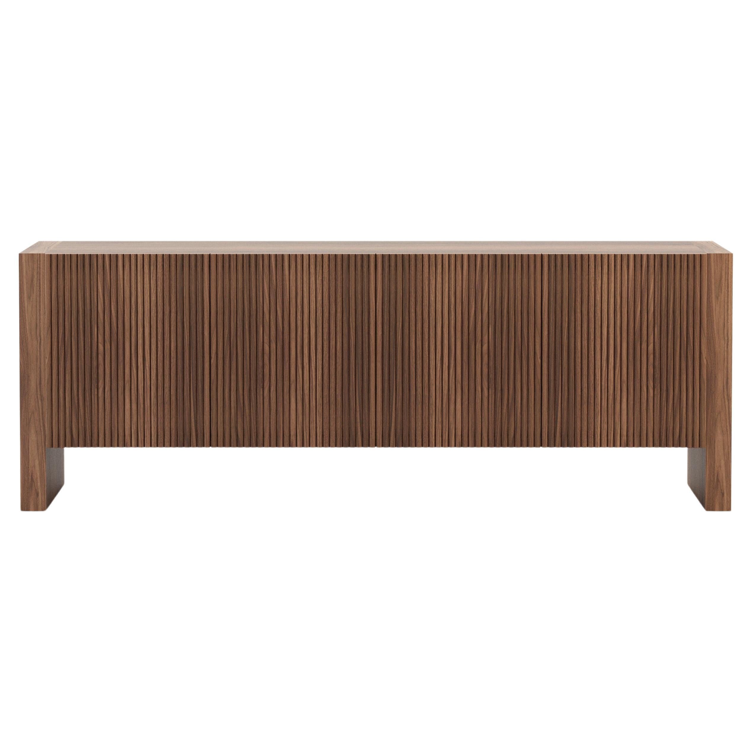 Modernes Faro-Sideboard mit gerippten Türen aus Nussbaumholz, handgefertigt von Stylish Club