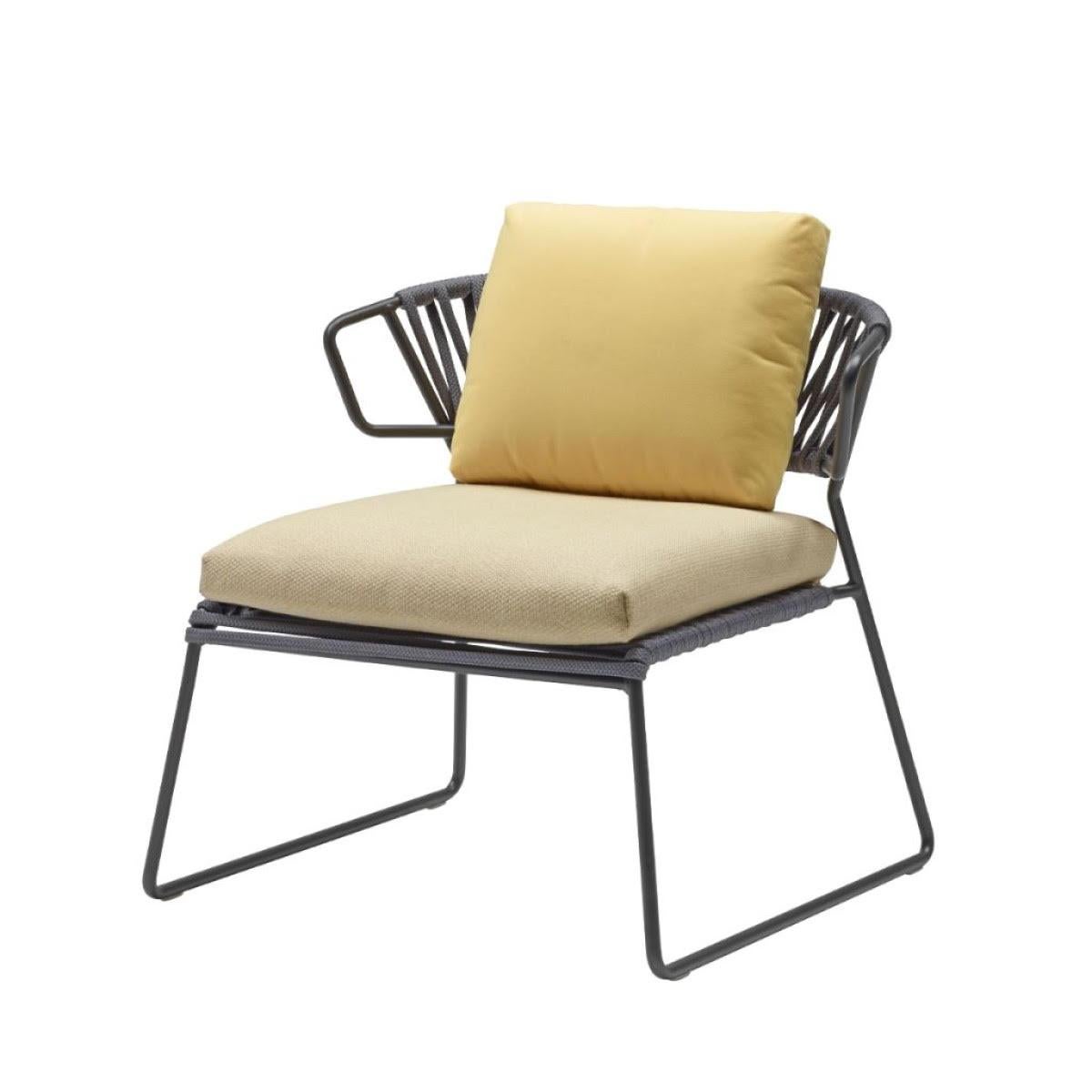 Modern Yellow Armchair Outdoor or Indoor in Metal and Ropes, 21 century
Modern production armchair for outdoor or indoor use. The structure is made of metal and reinforced by ropes on the back and seat. This armchair has an innovative, modern and
