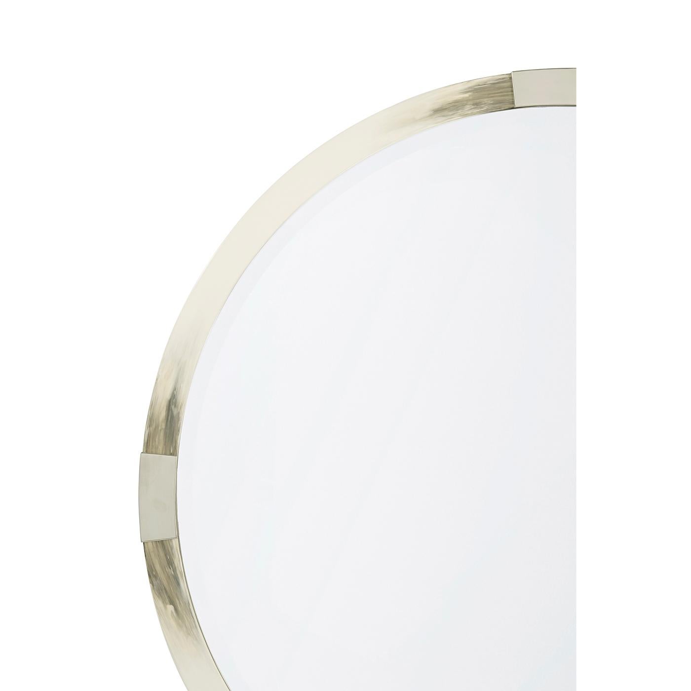round mirror horn edge