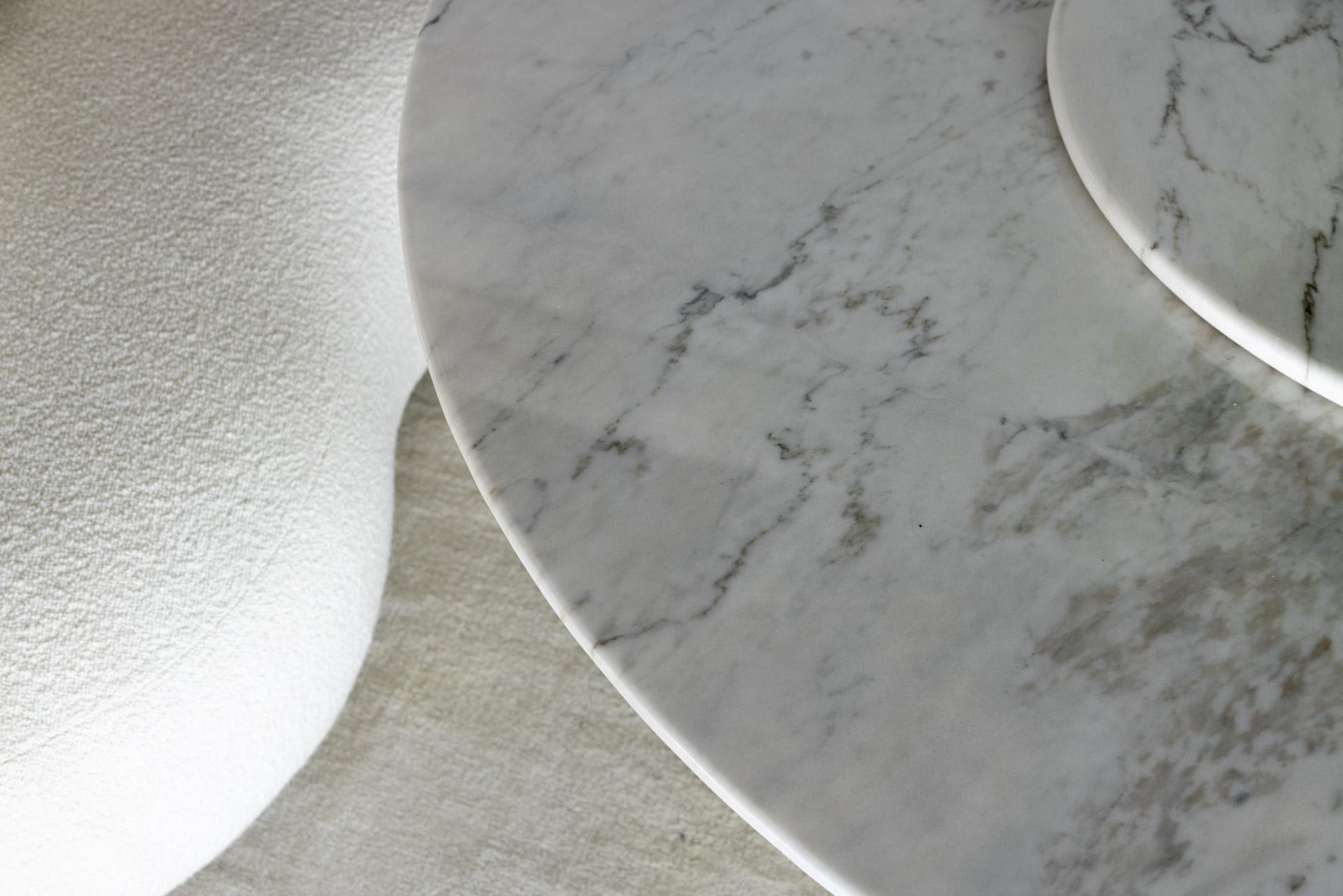 Moderner Esstisch aus Ferreirinha-Marmor, handgefertigt in Portugal von Greenapple (Poliert) im Angebot