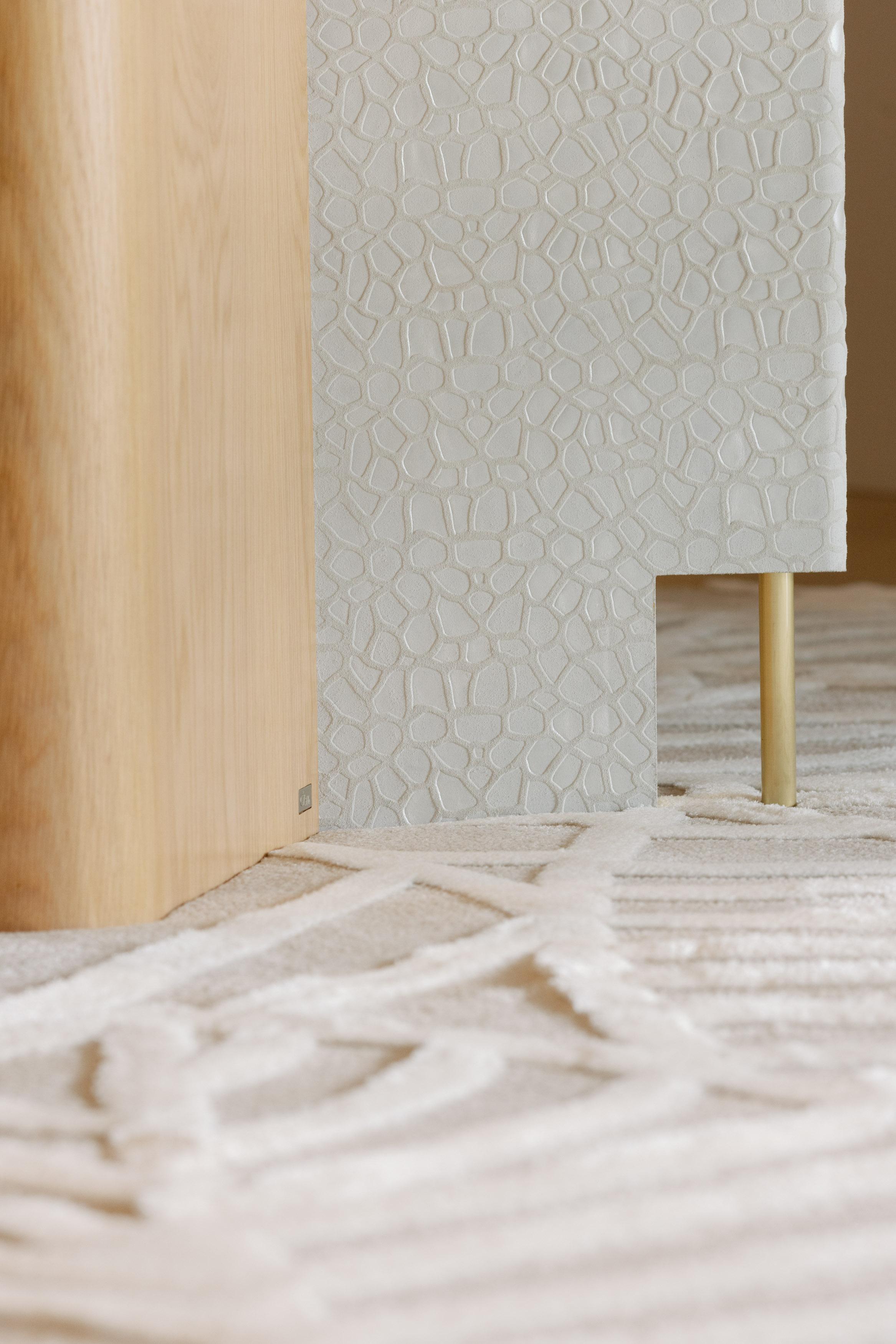 Moderner Esstisch aus Ferreirinha-Marmor, handgefertigt in Portugal von Greenapple (Eichenholz) im Angebot