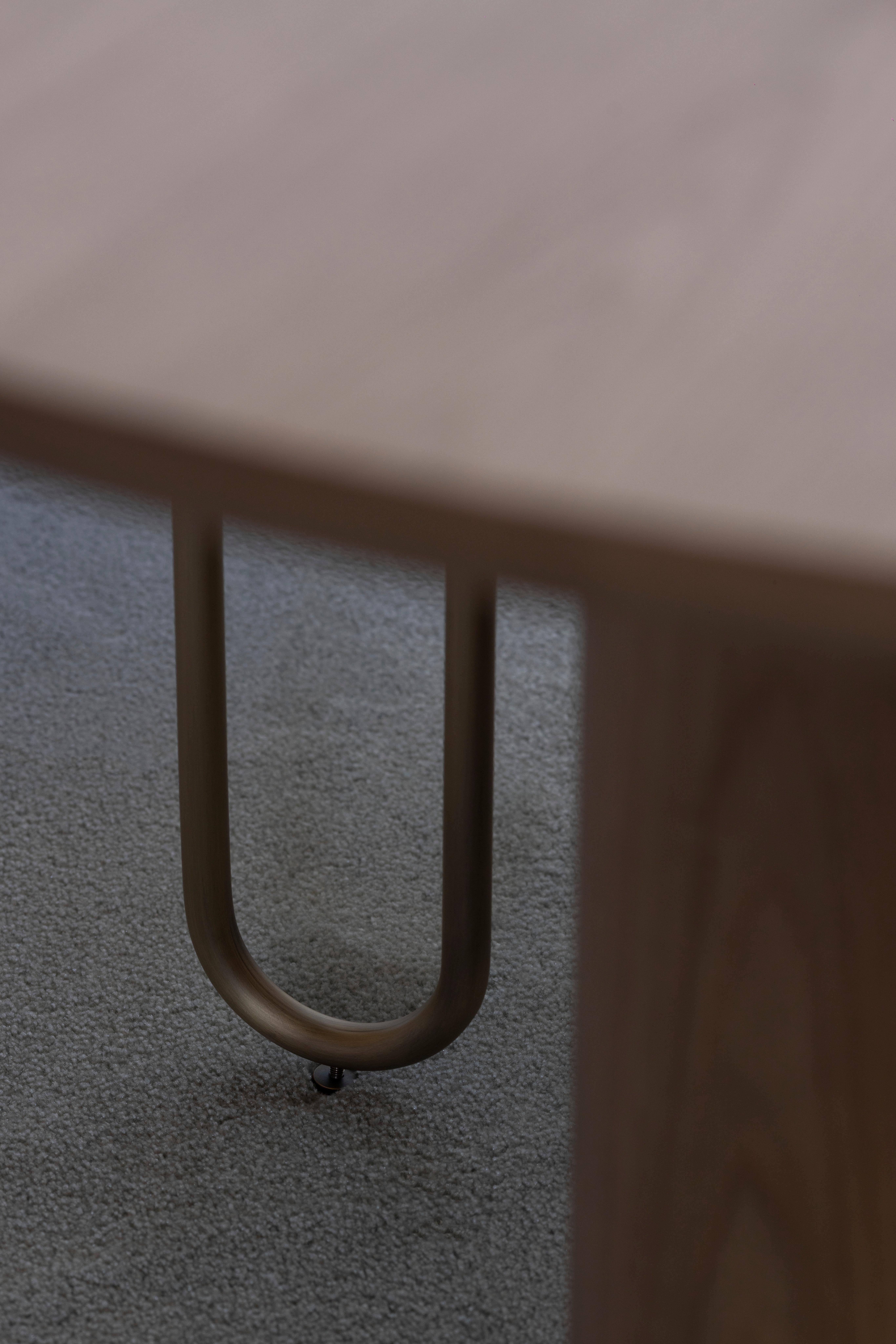 Mesa de Comedor Redonda Moderna Ferreirinha, Roble, Latón Antiguo, Manzana Verde Hecha a Mano en venta 7