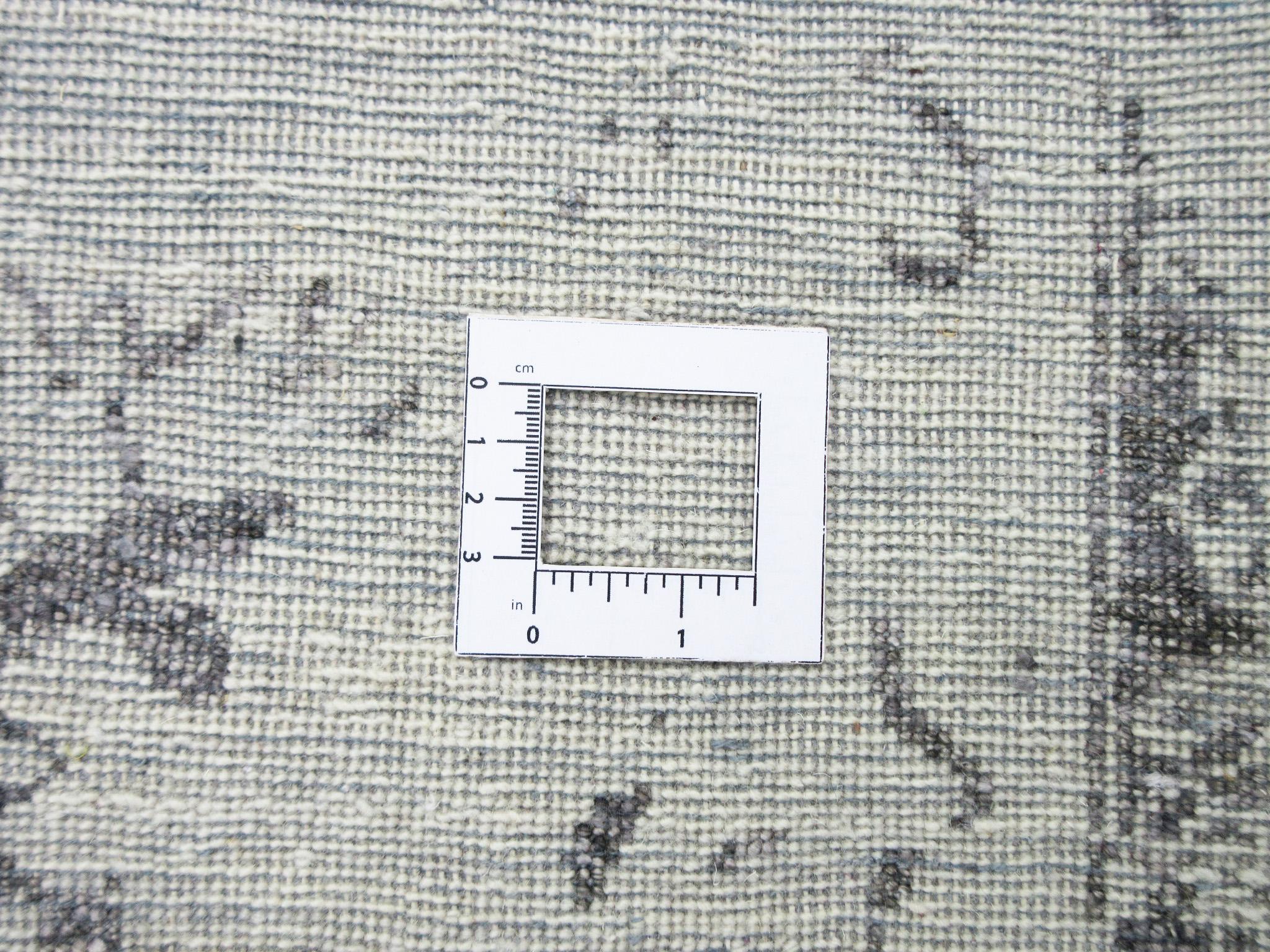 Moderner Teppich aus feiner Wolle und Seide mit gebrochenem Design im Angebot 1