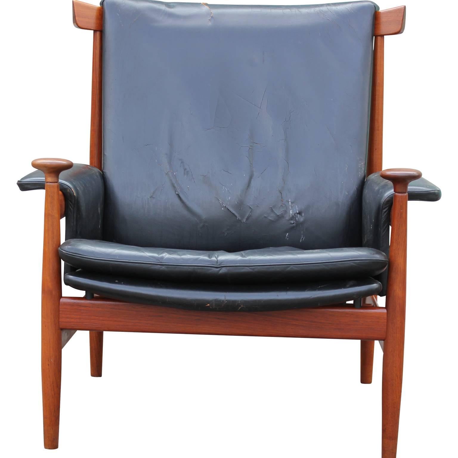 Gorgeous teak 'Bwana' chair by Finn Juhl for France & Sons in original black leather. Imported by John Stewart. There's a little tear in the back but in otherwise nice vintage condition. 

The 