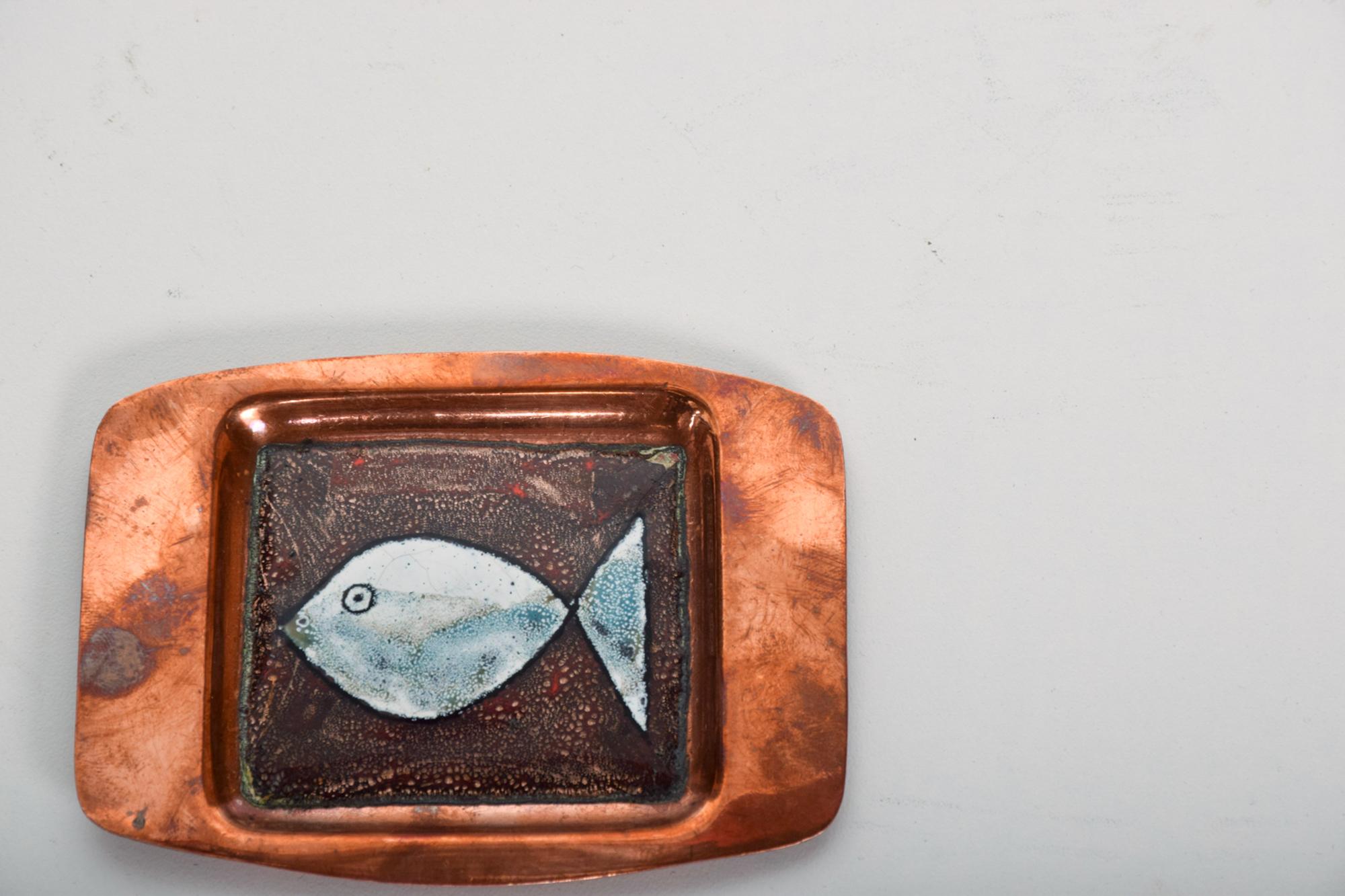 Mid-Century Modern 1970s Fish Art Copper Enamel Decorative Plate Maggie Howe  For Sale