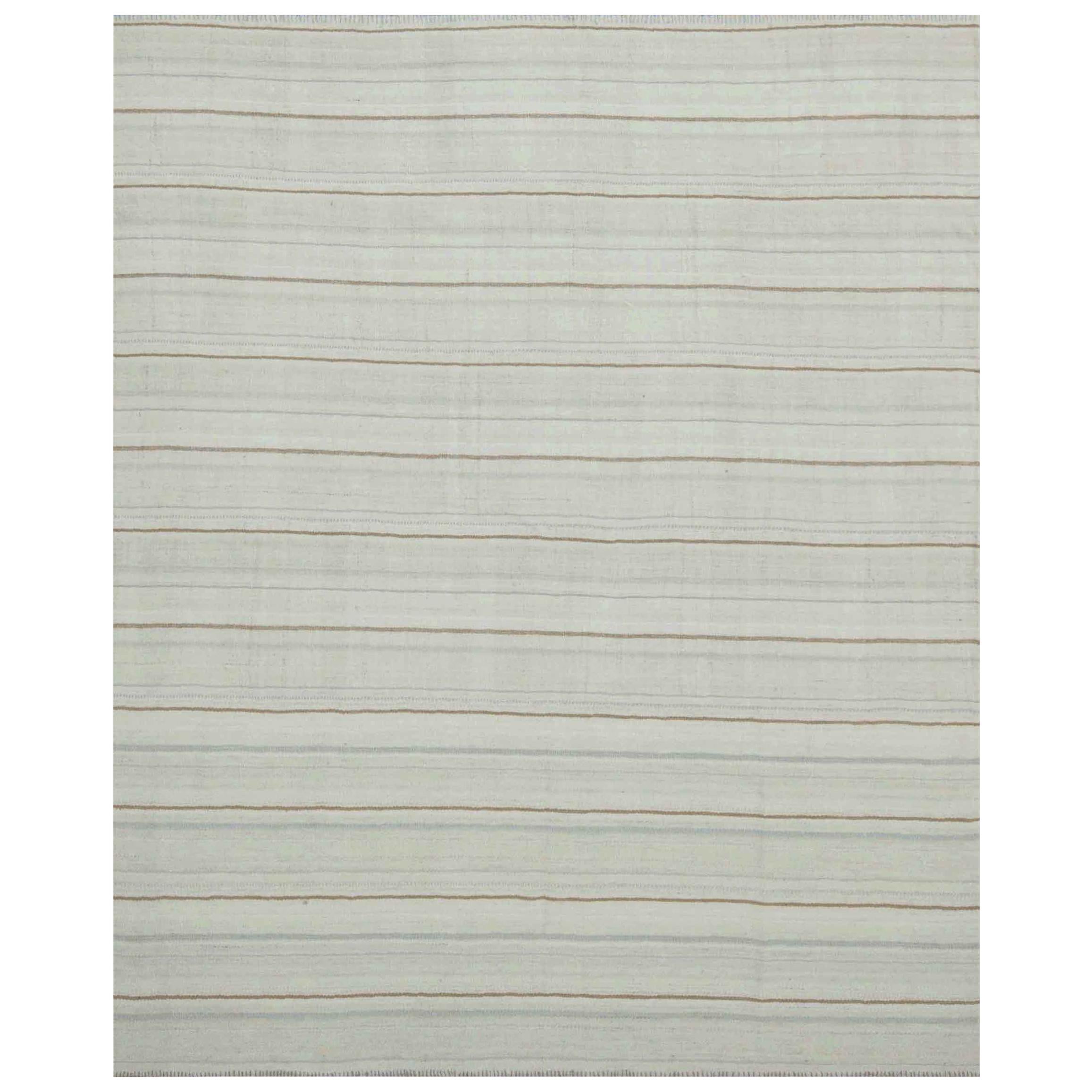 Moderner Flachgewebter Kelim-Teppich in Elfenbein mit braunen, weißen und grauen Streifen