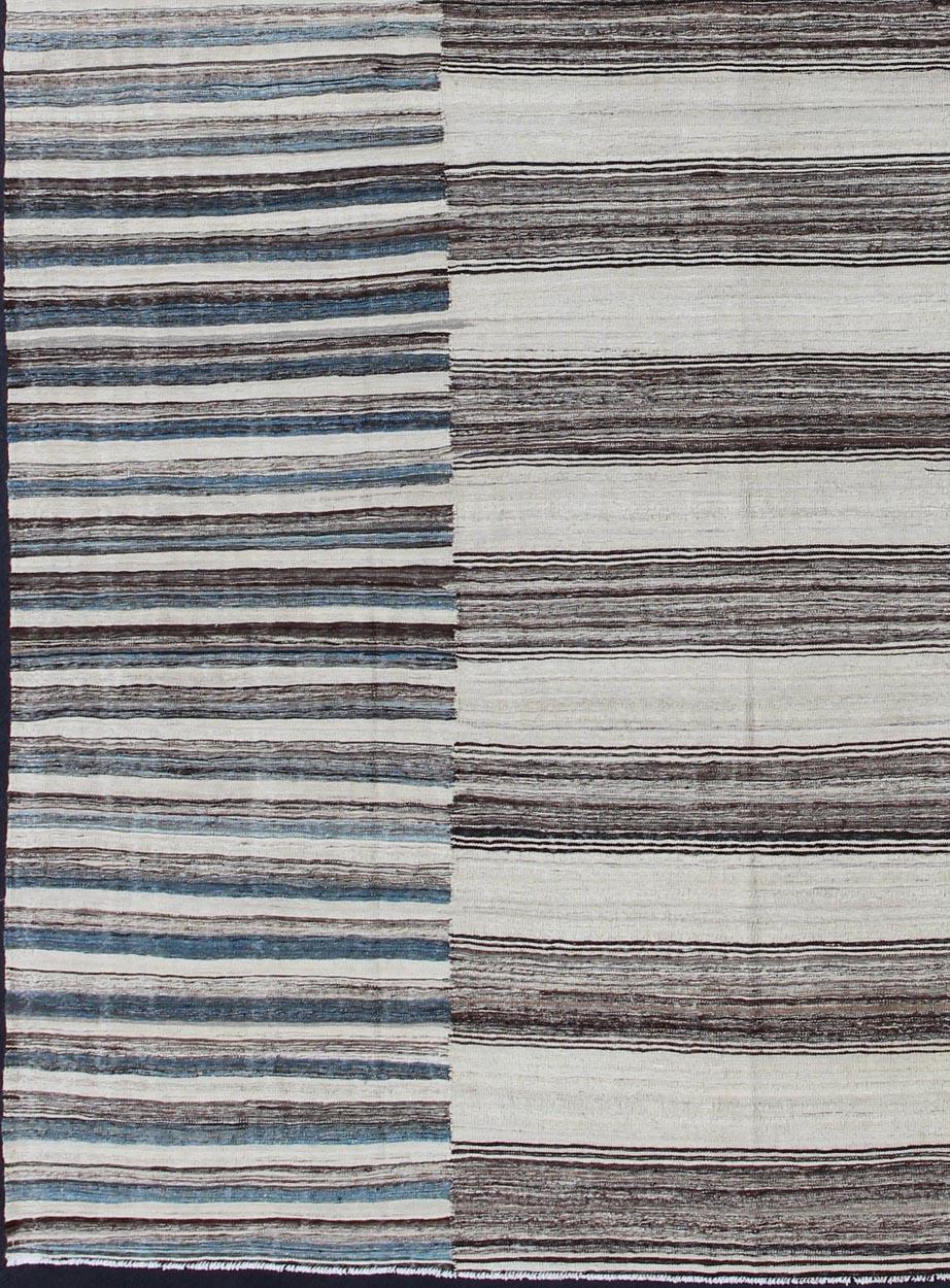 Classic modern design for modern interiors flat-weave large Kilim rug with stripes in shades of blue, gray, ivory, rug afg-6367, country of origin / type: Afghanistan / Kilim

This modern flat-woven kilim rug features a Classic stripe design that