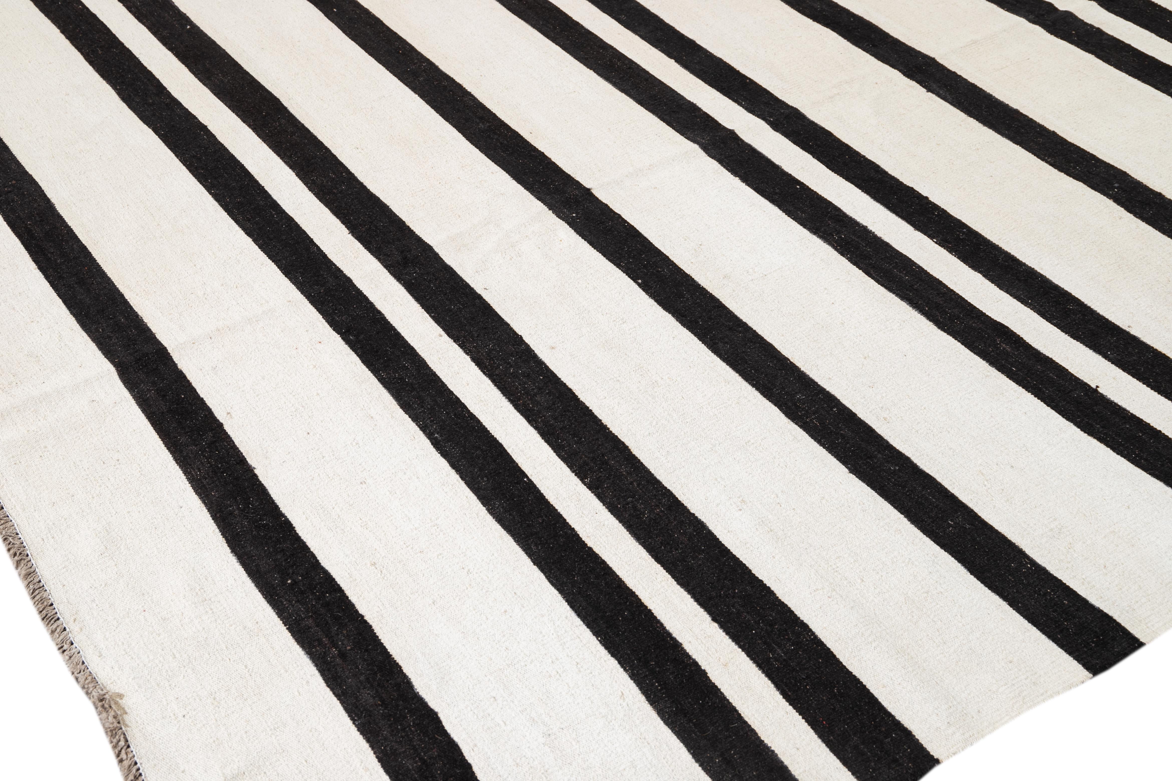 Modern Flatweave Black and White Striped Kilim Rug In New Condition For Sale In Norwalk, CT