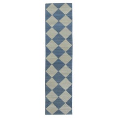Blauer handgefertigter Flachgewebe-Wollteppich mit kariertem Muster 2'11" X 12'5"