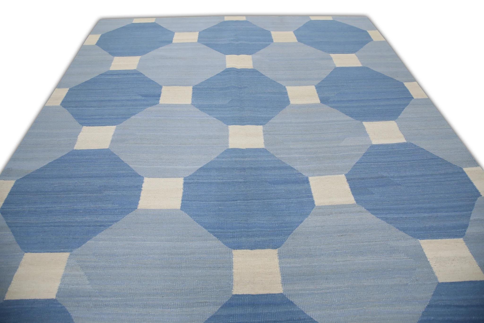 Handgefertigter Flachgewebe-Wollteppich in Blau mit geometrischem Design 8'5