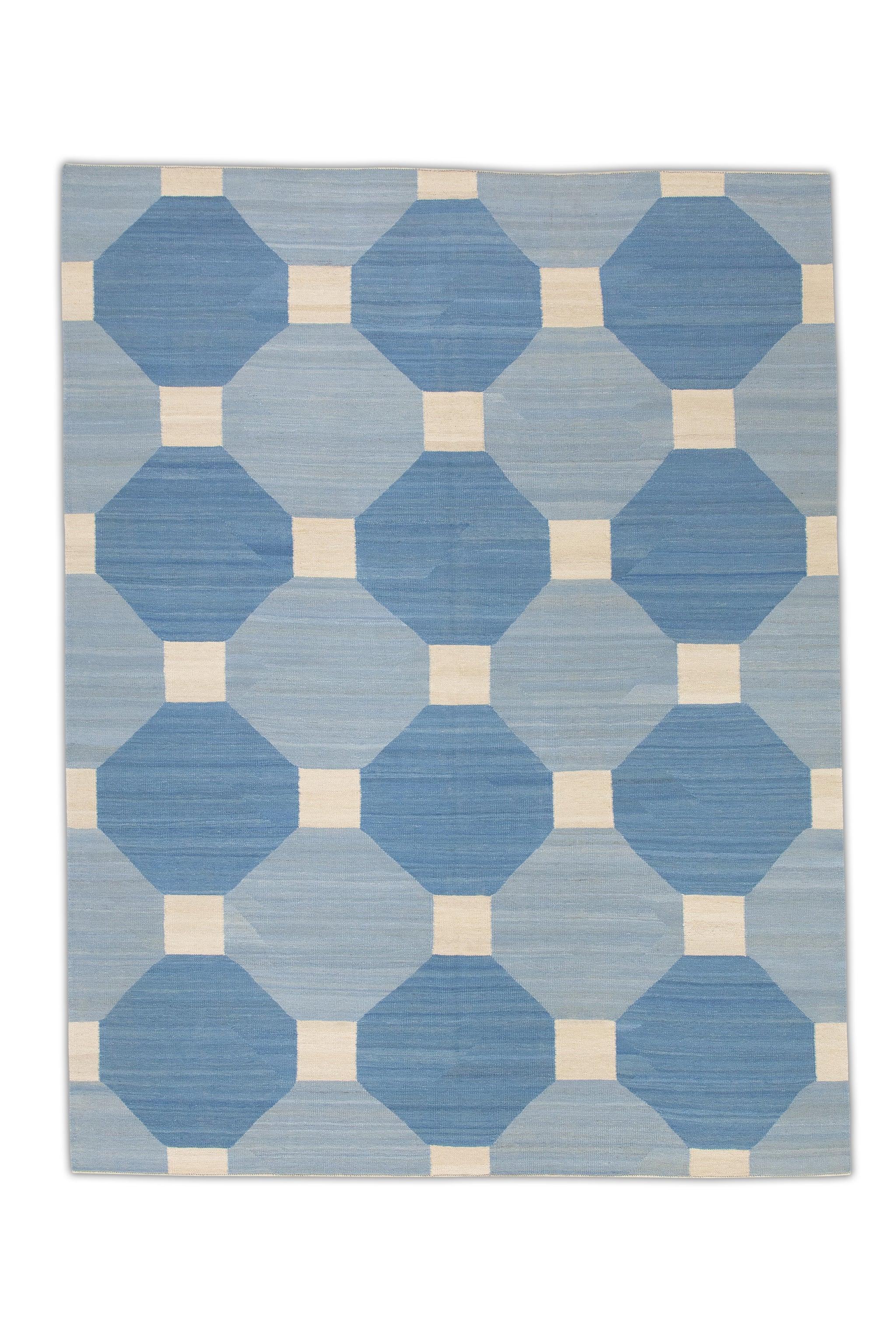 Handgefertigter Flachgewebe-Wollteppich in Blau mit geometrischem Design 8'5
