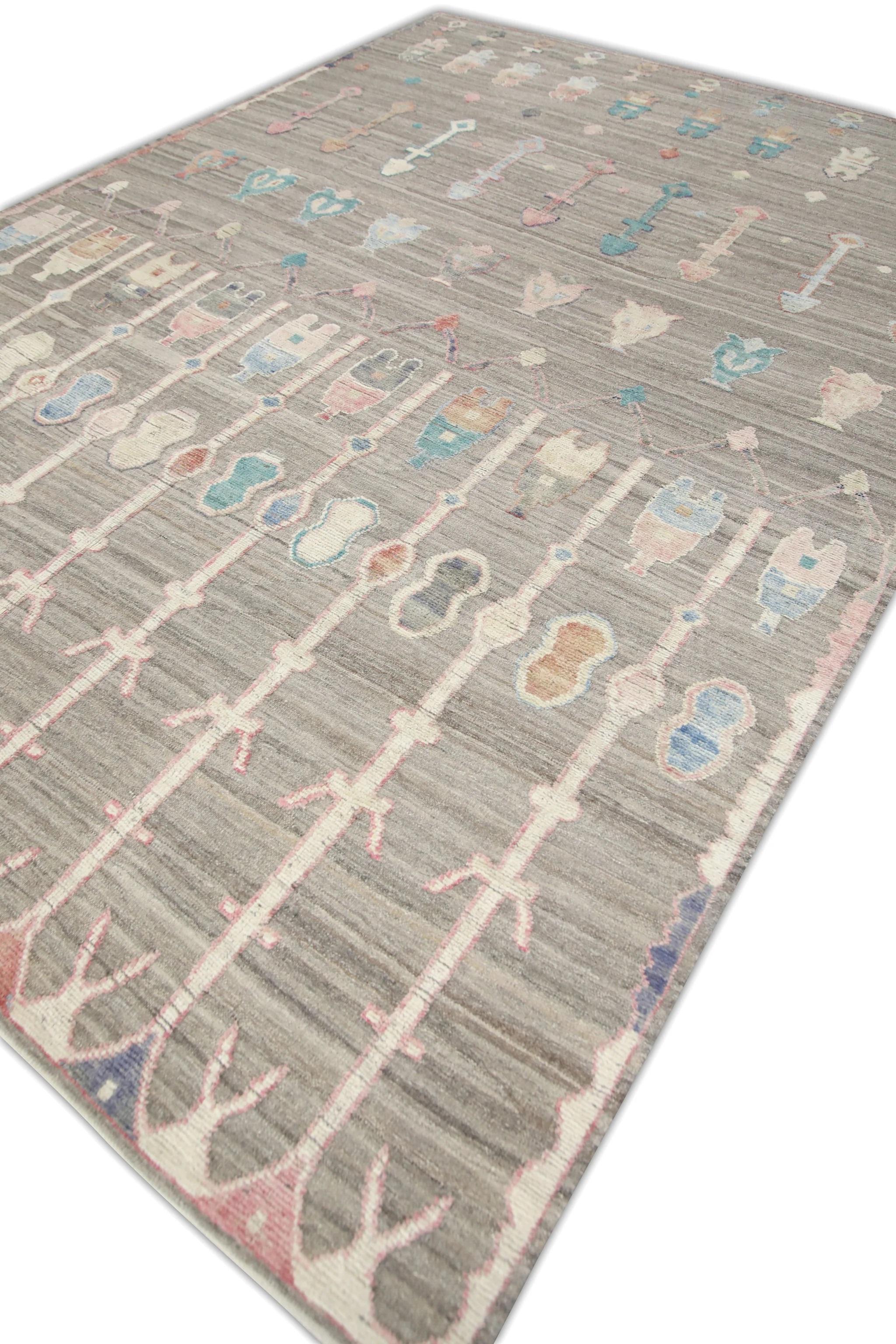 Dieser exquisite türkische Flachgewebe-Kilim ist ein atemberaubendes Meisterwerk der traditionellen Handwerkskunst. Jeder Teppich wird in sorgfältiger Handarbeit von geschickten Kunsthandwerkern mit jahrhundertealten Techniken gewebt, die über
