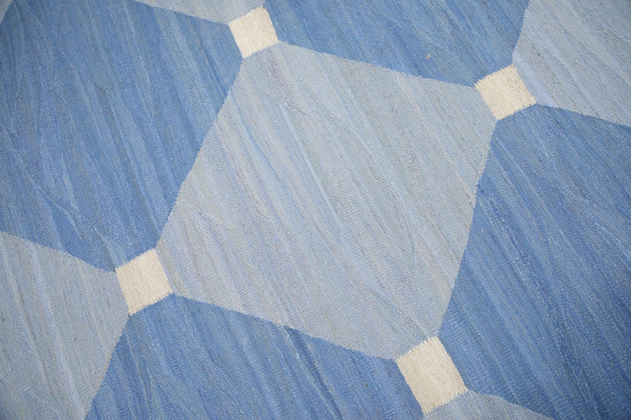 Blauer handgefertigter Flachgewebe-Wollteppich in geometrischem Design 9'3