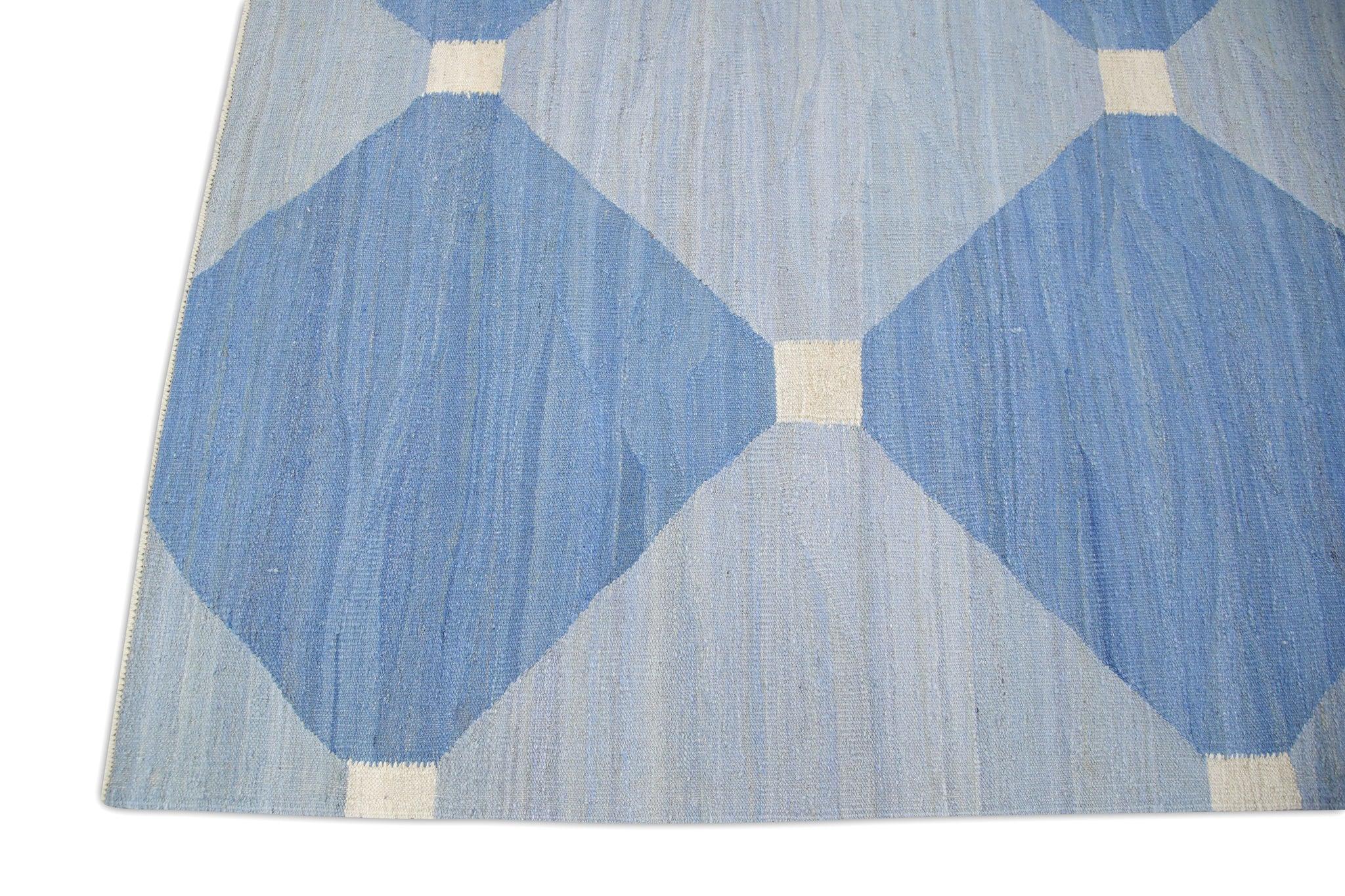 Blauer handgefertigter Flachgewebe-Wollteppich in geometrischem Design 9'3