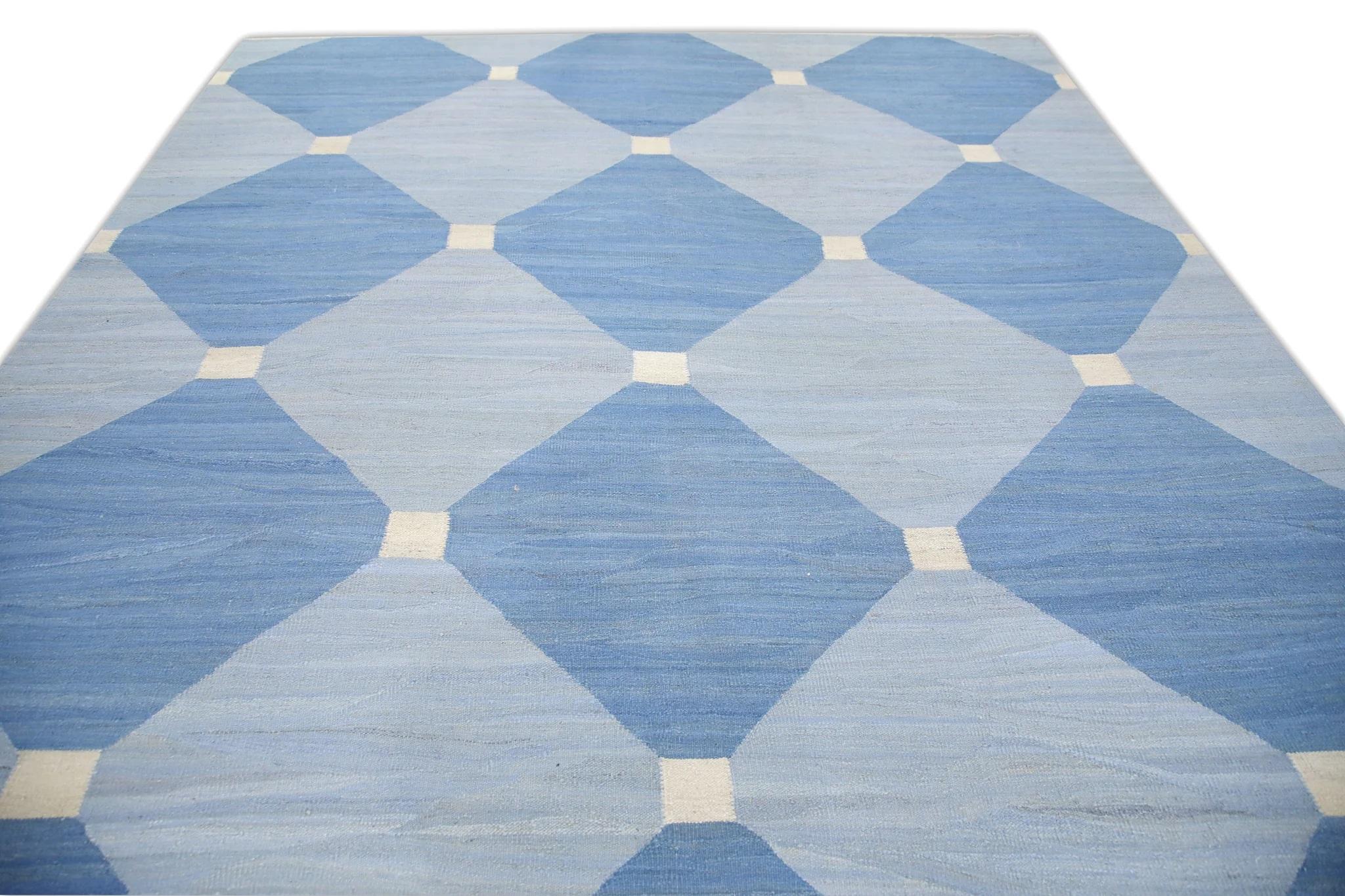 Blauer handgefertigter Flachgewebe-Wollteppich in geometrischem Design 9'3