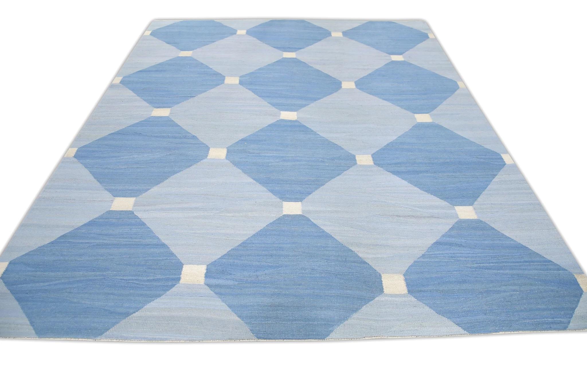 Blauer handgefertigter Flachgewebe-Wollteppich in geometrischem Design 9'3