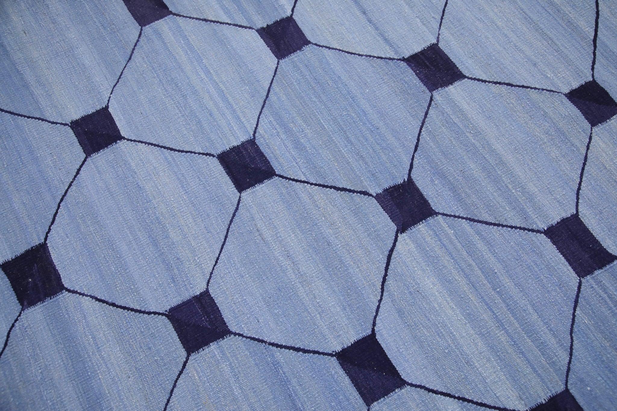 Blauer handgefertigter Flachgewebe-Wollteppich in Marineblau mit geometrischem Design 9'6