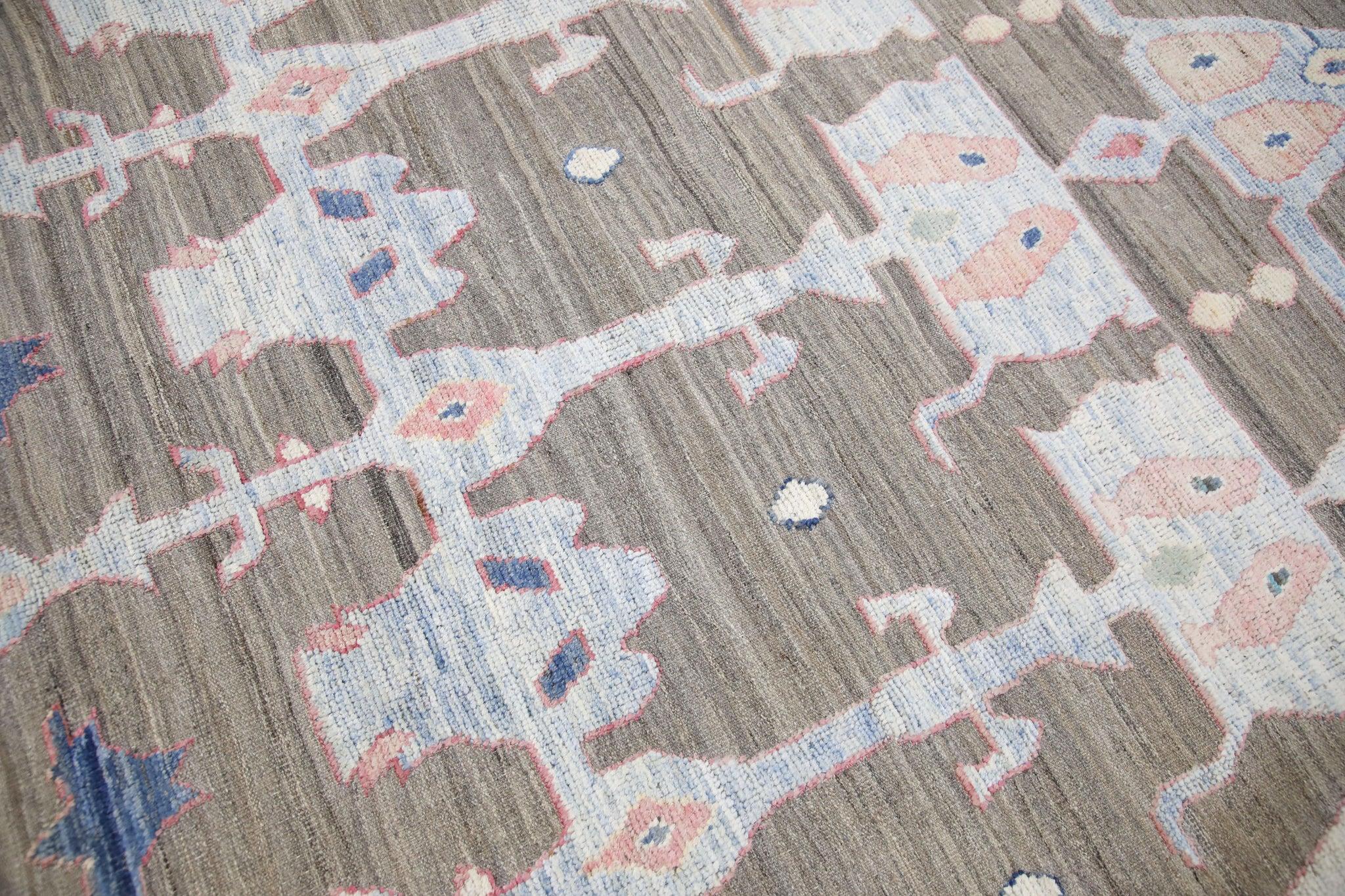 Handgefertigter brauner Flachgewebe-Wollteppich in Rosa & Blau mit geometrischem Design 9'8