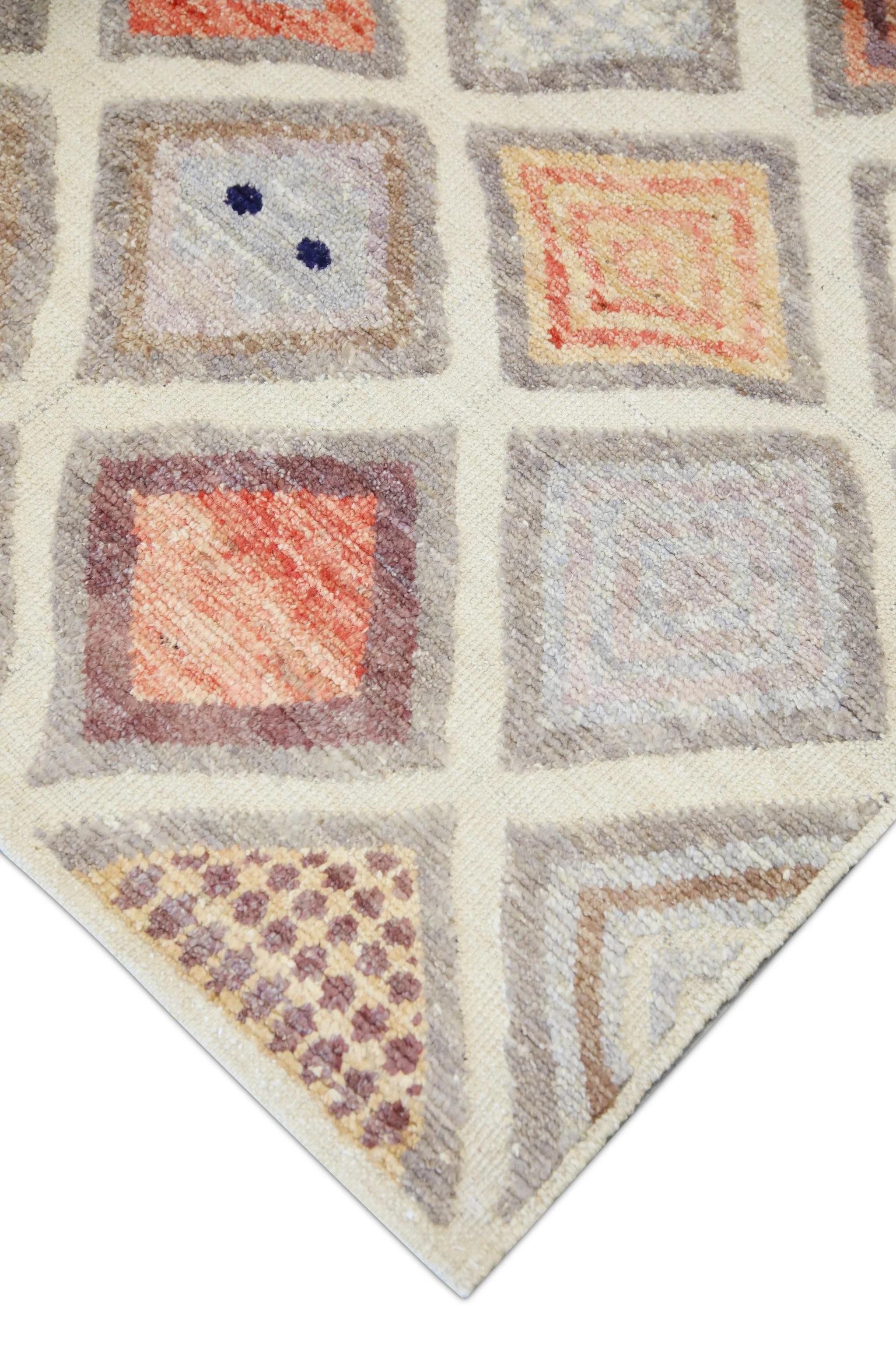 Dieser exquisite türkische Flachgewebe-Kilim ist ein atemberaubendes Meisterwerk der traditionellen Handwerkskunst. Jeder Teppich wird in sorgfältiger Handarbeit von geschickten Kunsthandwerkern mit jahrhundertealten Techniken gewebt, die über