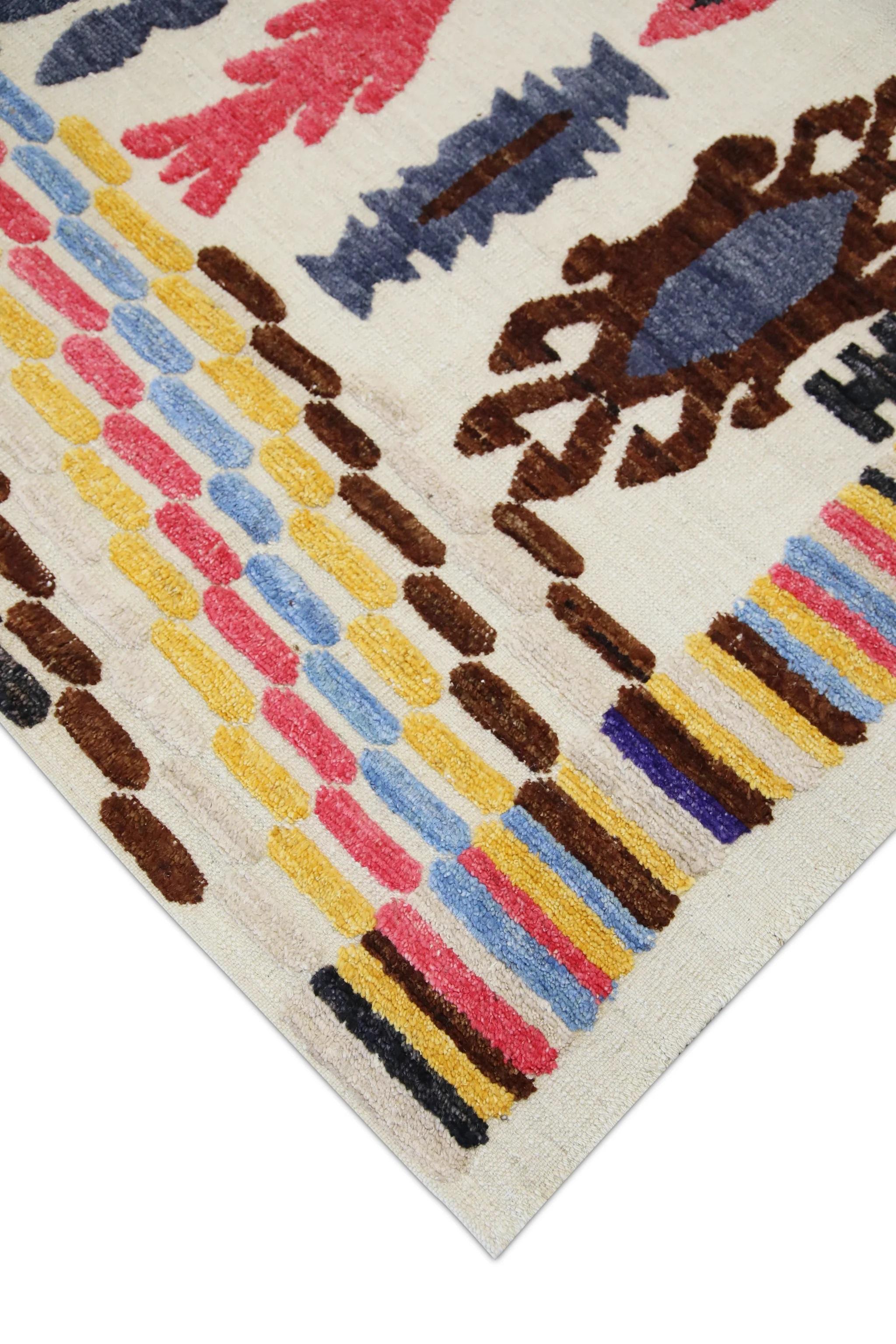 Ce magnifique tapis Kilim turc à tissage plat est un chef-d'œuvre de l'artisanat traditionnel. Chaque tapis est méticuleusement tissé à la main par des artisans qualifiés selon des techniques ancestrales transmises de génération en génération. Le