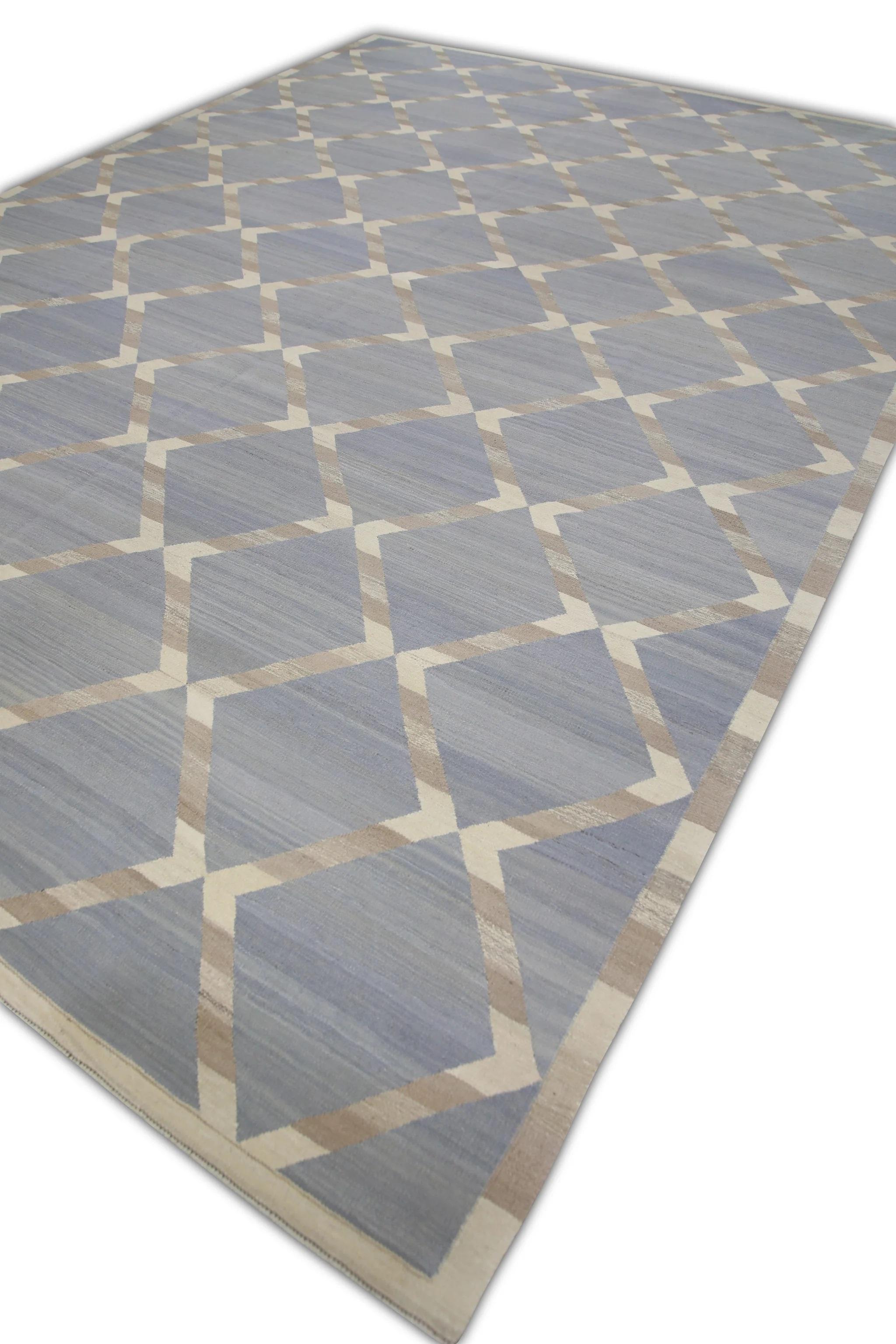 Dieser exquisite türkische Flachgewebe-Kilim ist ein atemberaubendes Meisterwerk der traditionellen Handwerkskunst. Jeder Teppich wird in sorgfältiger Handarbeit von geschickten Kunsthandwerkern mit jahrhundertealten Techniken gewebt, die über