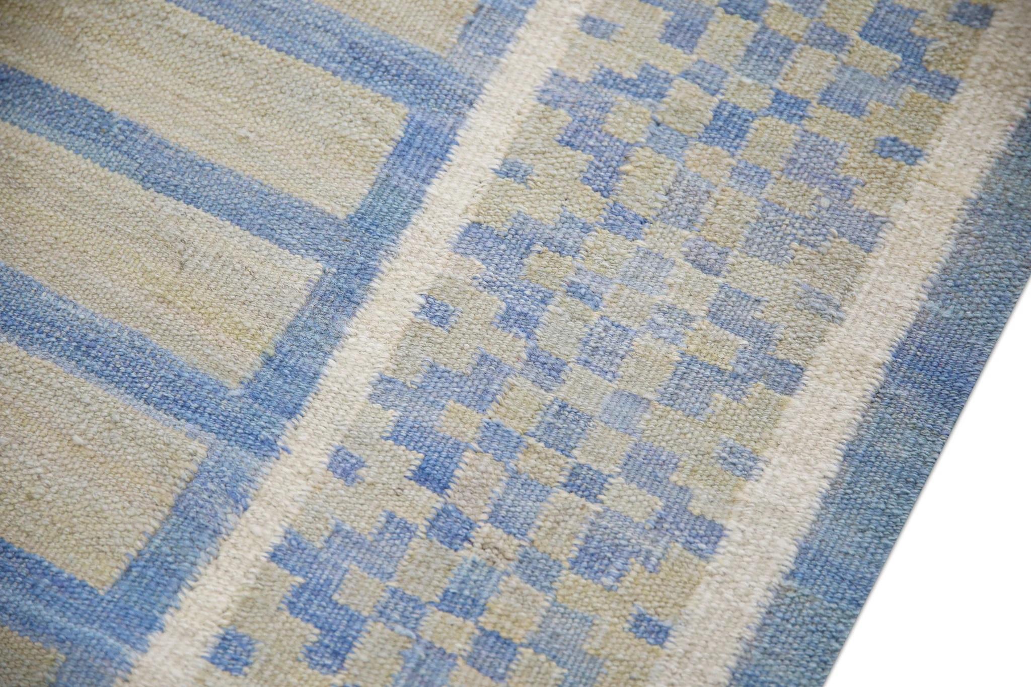 Moderne Tapis en laine gris et bleu à motif géométrique tissé à la main, 2'11