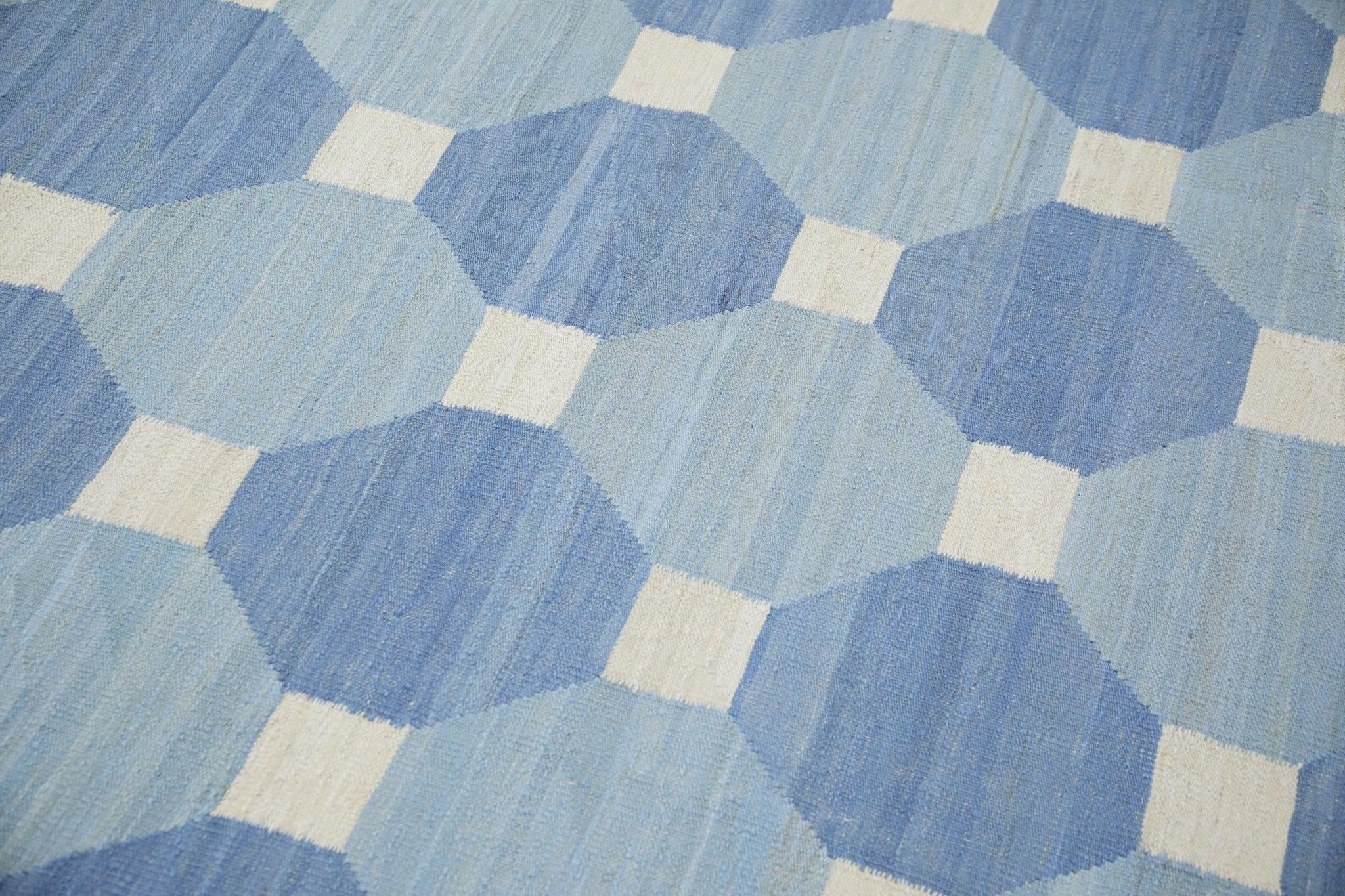 Moderne Tapis en laine bleu à motifs géométriques tissés à plat fait à la main 8'9
