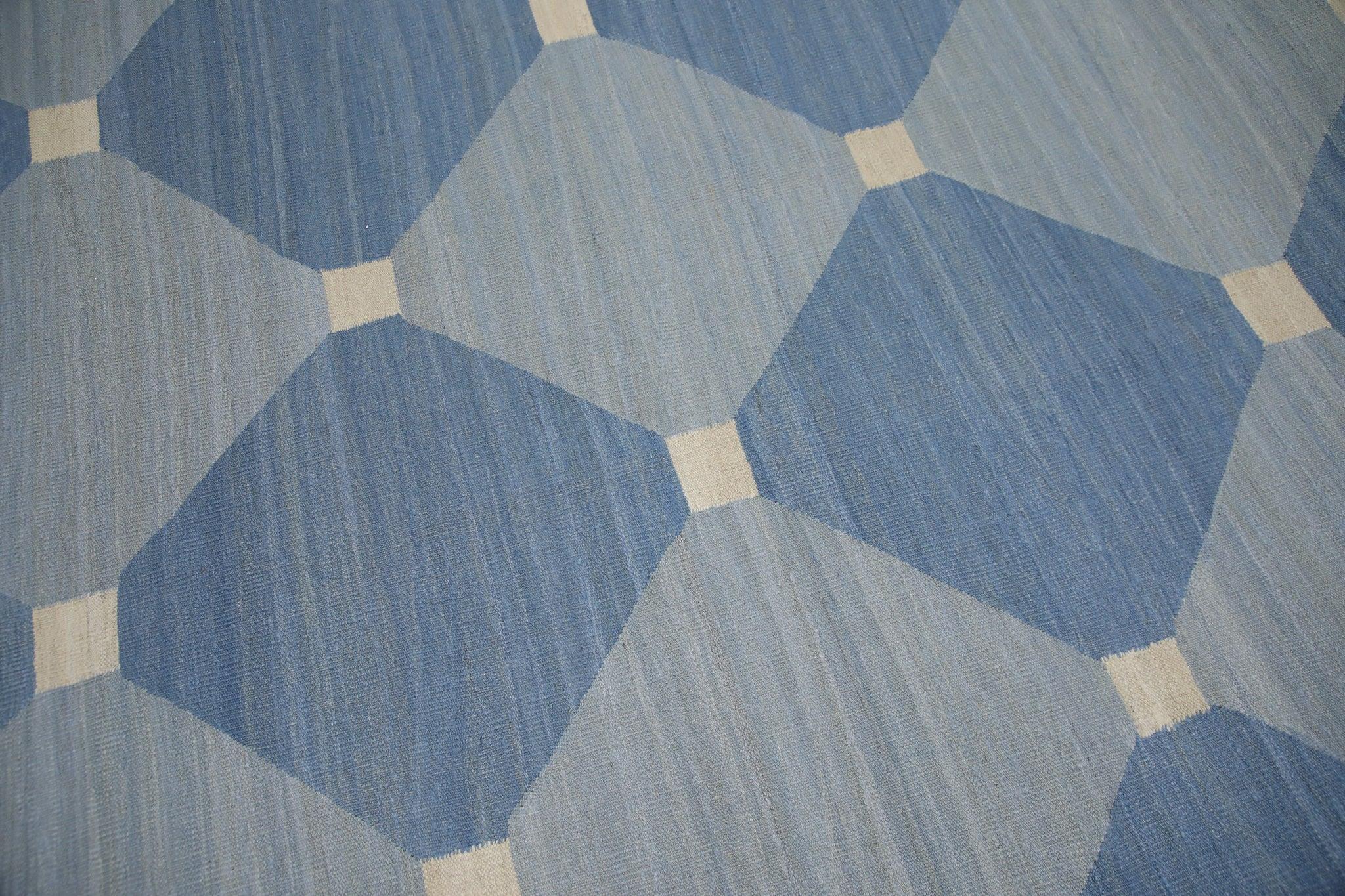 Blauer handgefertigter Flachgewebe-Wollteppich in geometrischem Design 8'8