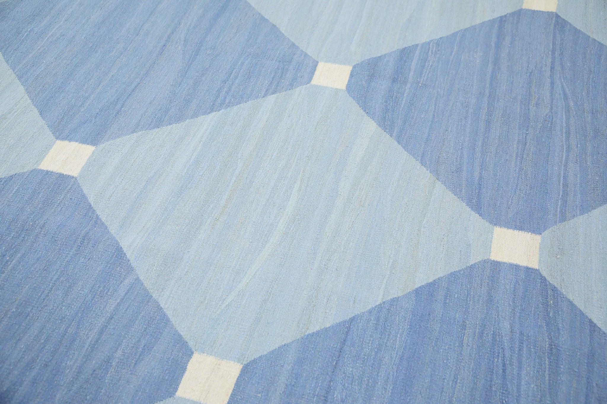 Blauer handgefertigter Flachgewebe-Wollteppich mit geometrischem Muster 9'10