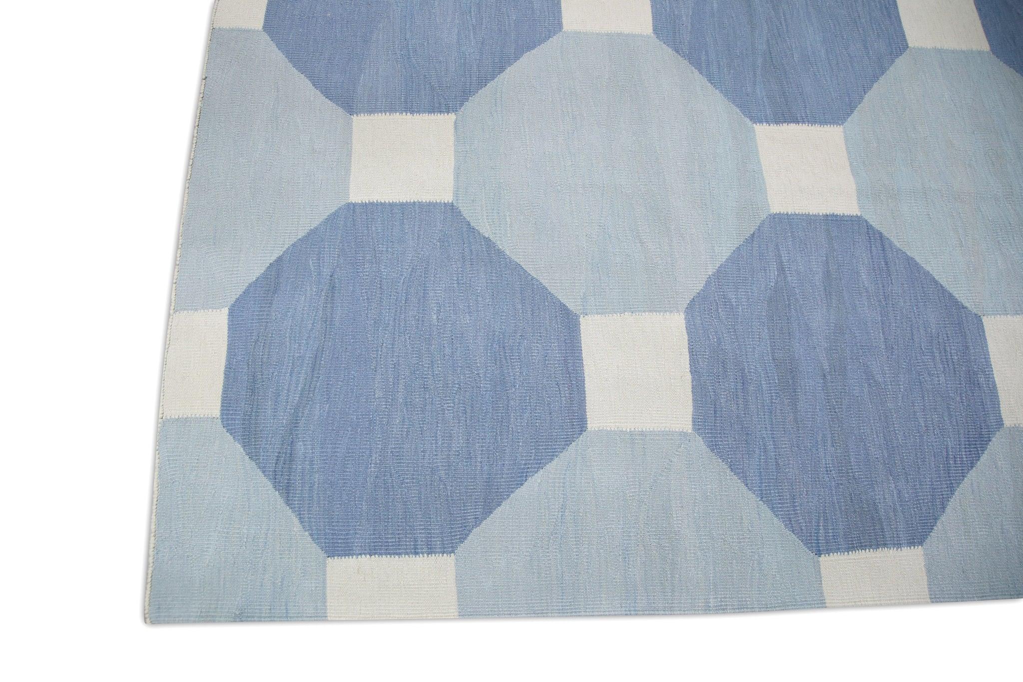 Blauer handgefertigter Flachgewebe-Wollteppich in geometrischem Design 10'1