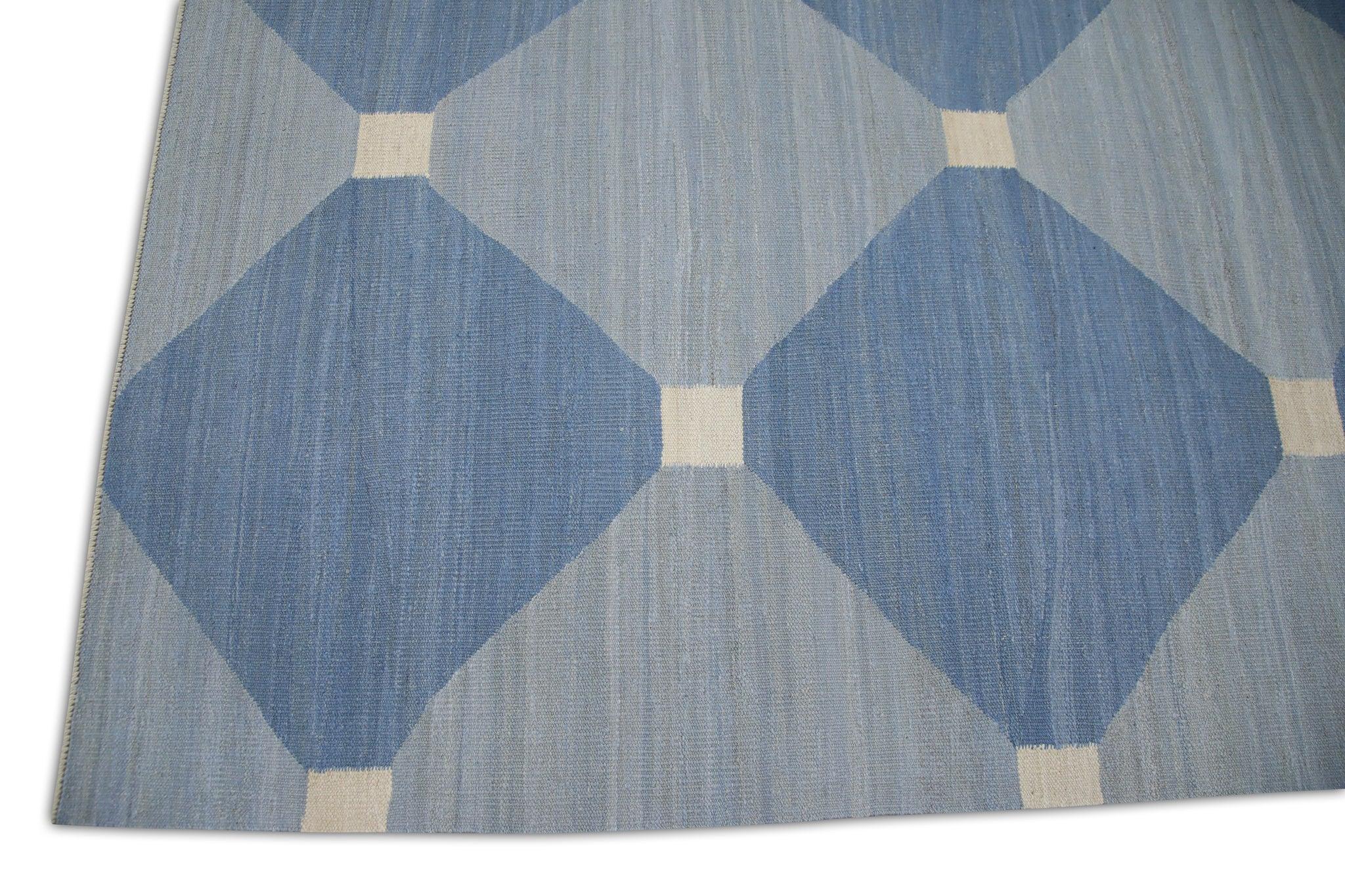 Blauer handgefertigter Flachgewebe-Wollteppich in geometrischem Design 8'8