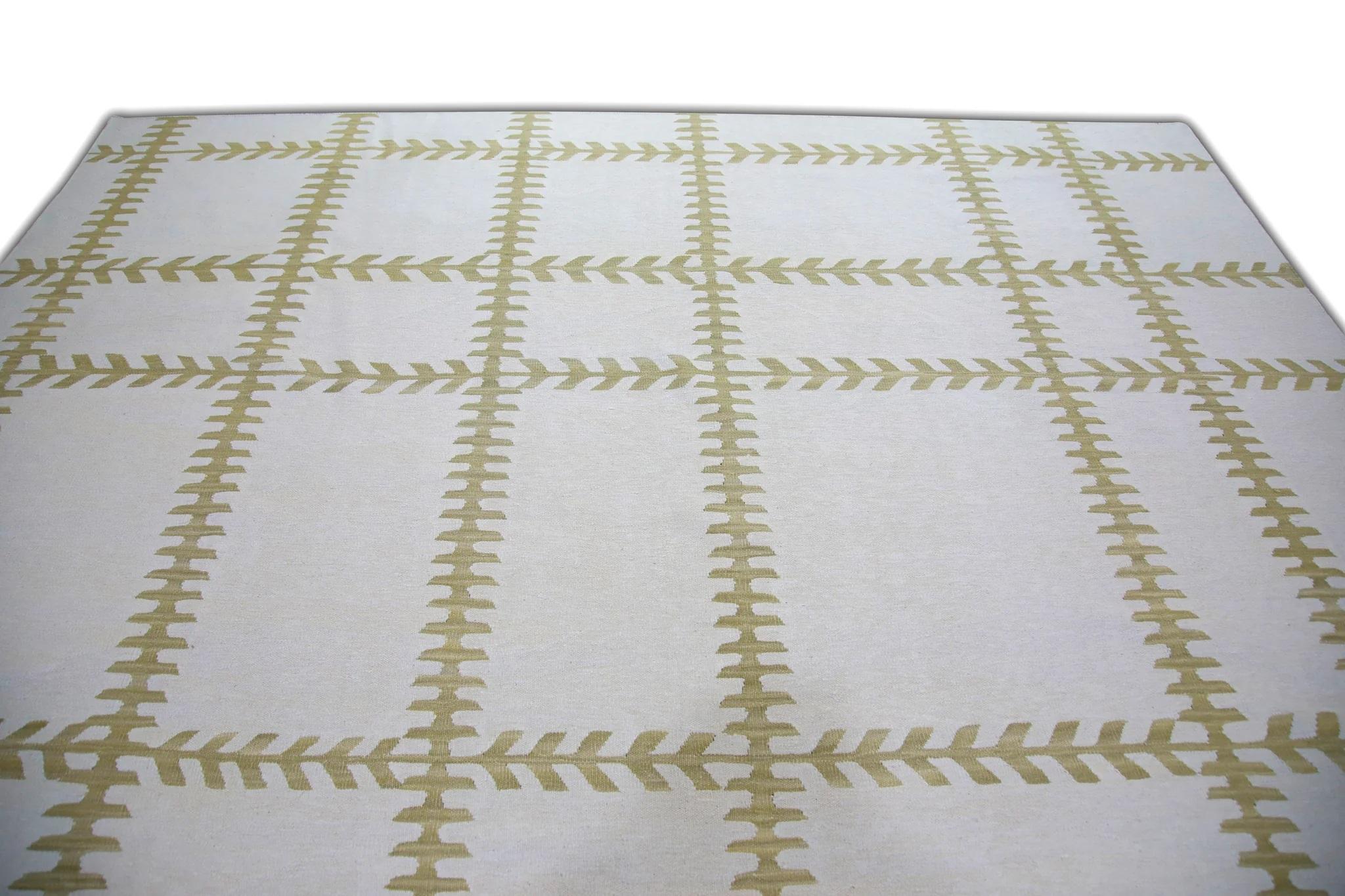 Alfombra de lana blanca de tejido plano hecha a mano con diseño geométrico amarillo 9'8