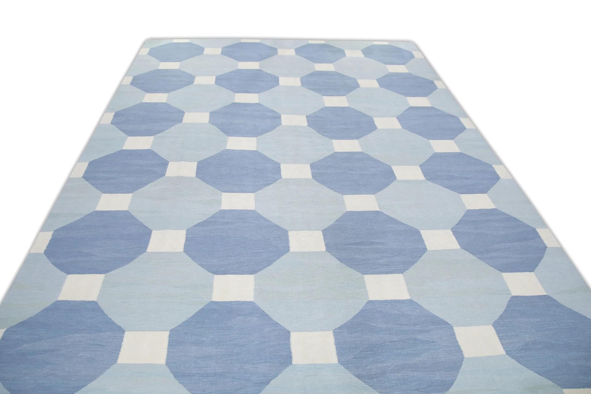 Blauer handgefertigter Flachgewebe-Wollteppich in geometrischem Design 10'1