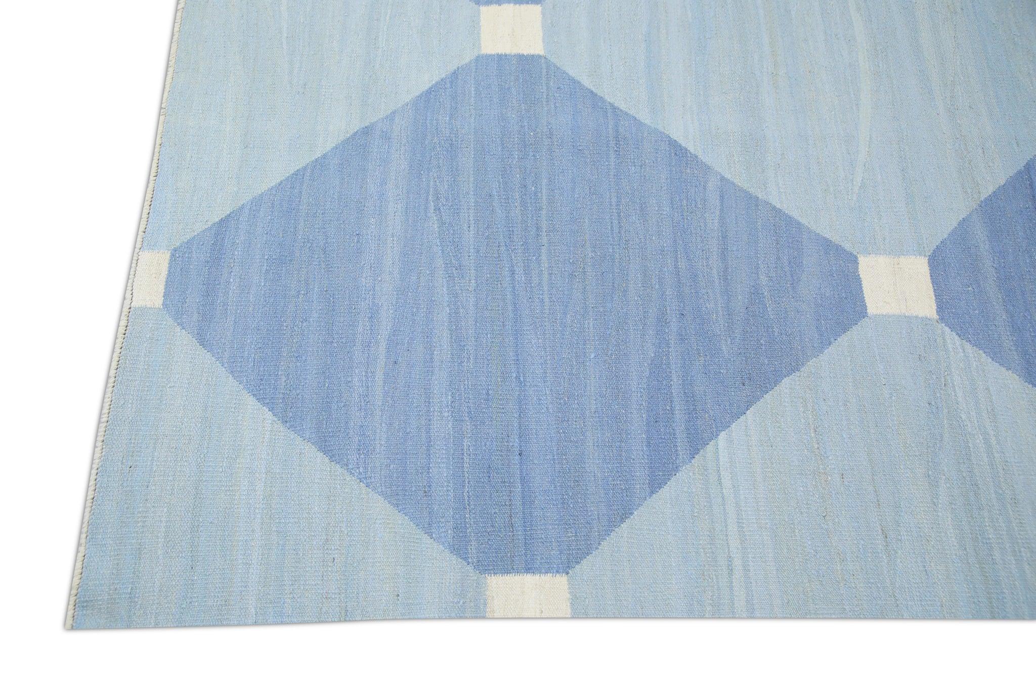 Blauer handgefertigter Flachgewebe-Wollteppich mit geometrischem Muster 9'10