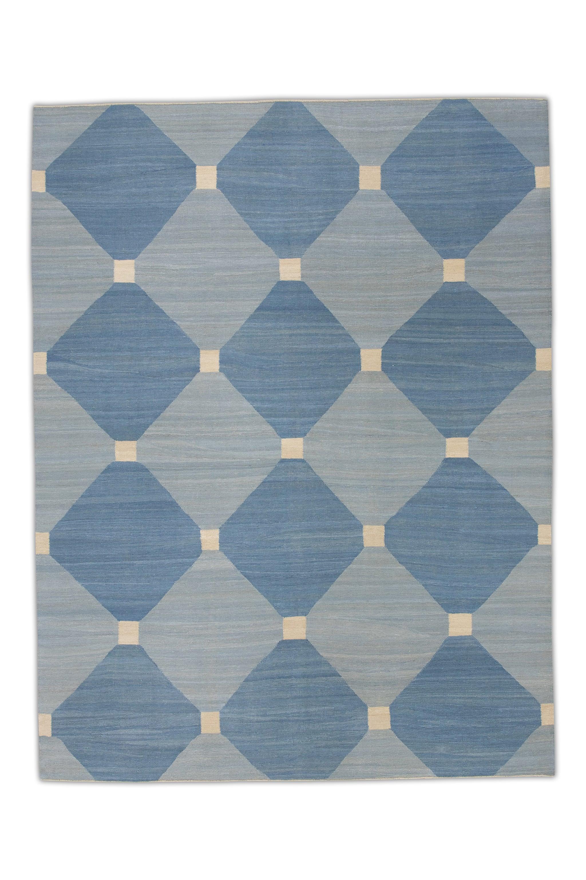 Blauer handgefertigter Flachgewebe-Wollteppich in geometrischem Design 8'8