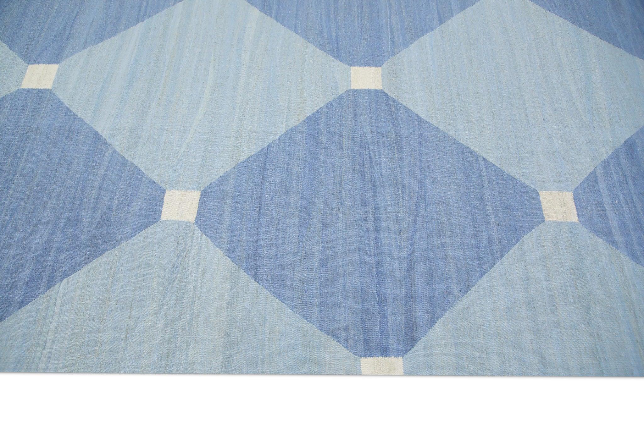 Blauer handgefertigter Flachgewebe-Wollteppich mit geometrischem Muster 9'10