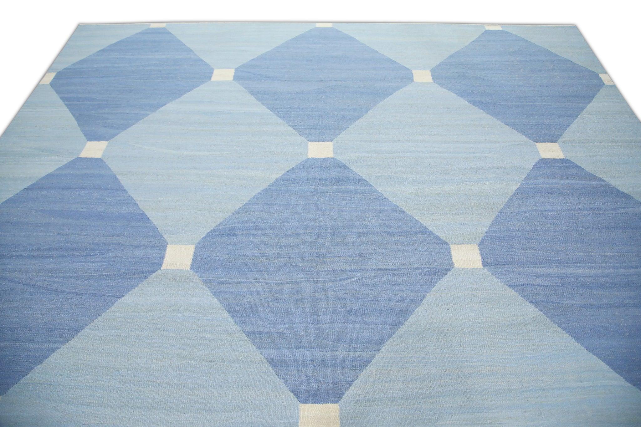 Blauer handgefertigter Flachgewebe-Wollteppich mit geometrischem Muster 9'10