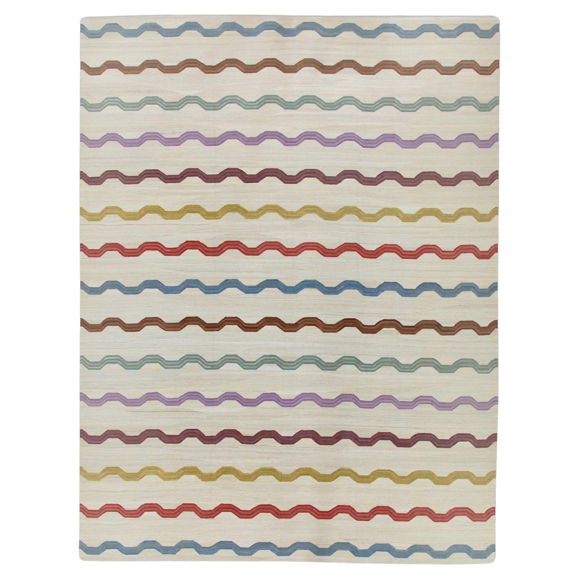 Tapis en laine tissé à la main à motifs géométriques et à rayures multicolores 11'10" x 15'9". en vente