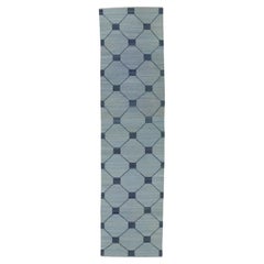 Blauer handgefertigter Flachgewebe-Wollteppich in geometrischem Design 3' X 12'6"