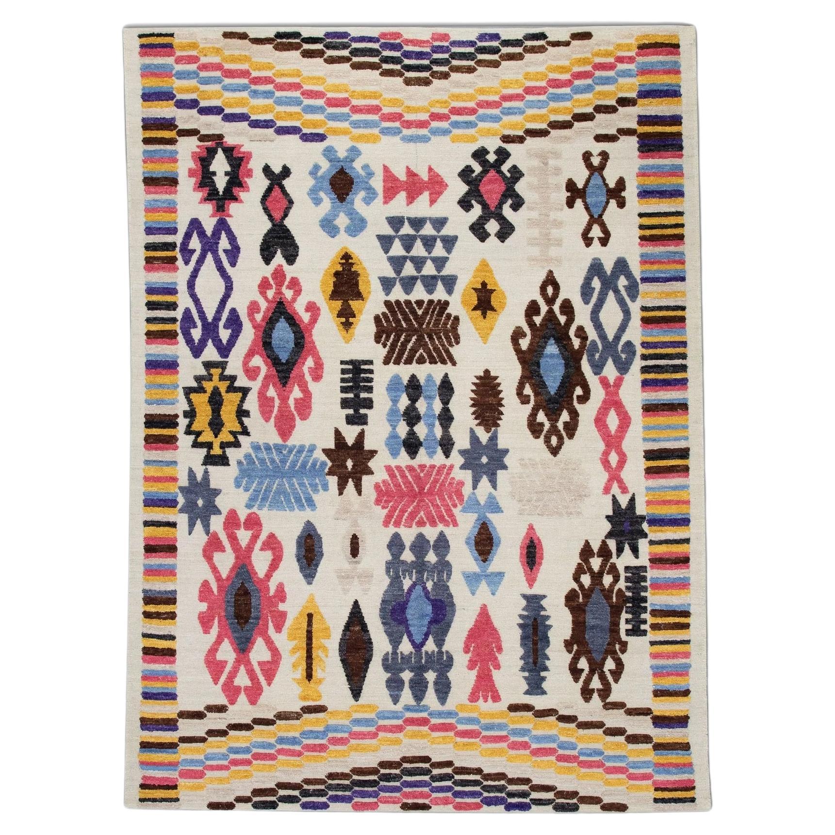 Tapis en laine tissé à plat à motifs géométriques multicolores fait à la main 7'11" X 10'11". en vente