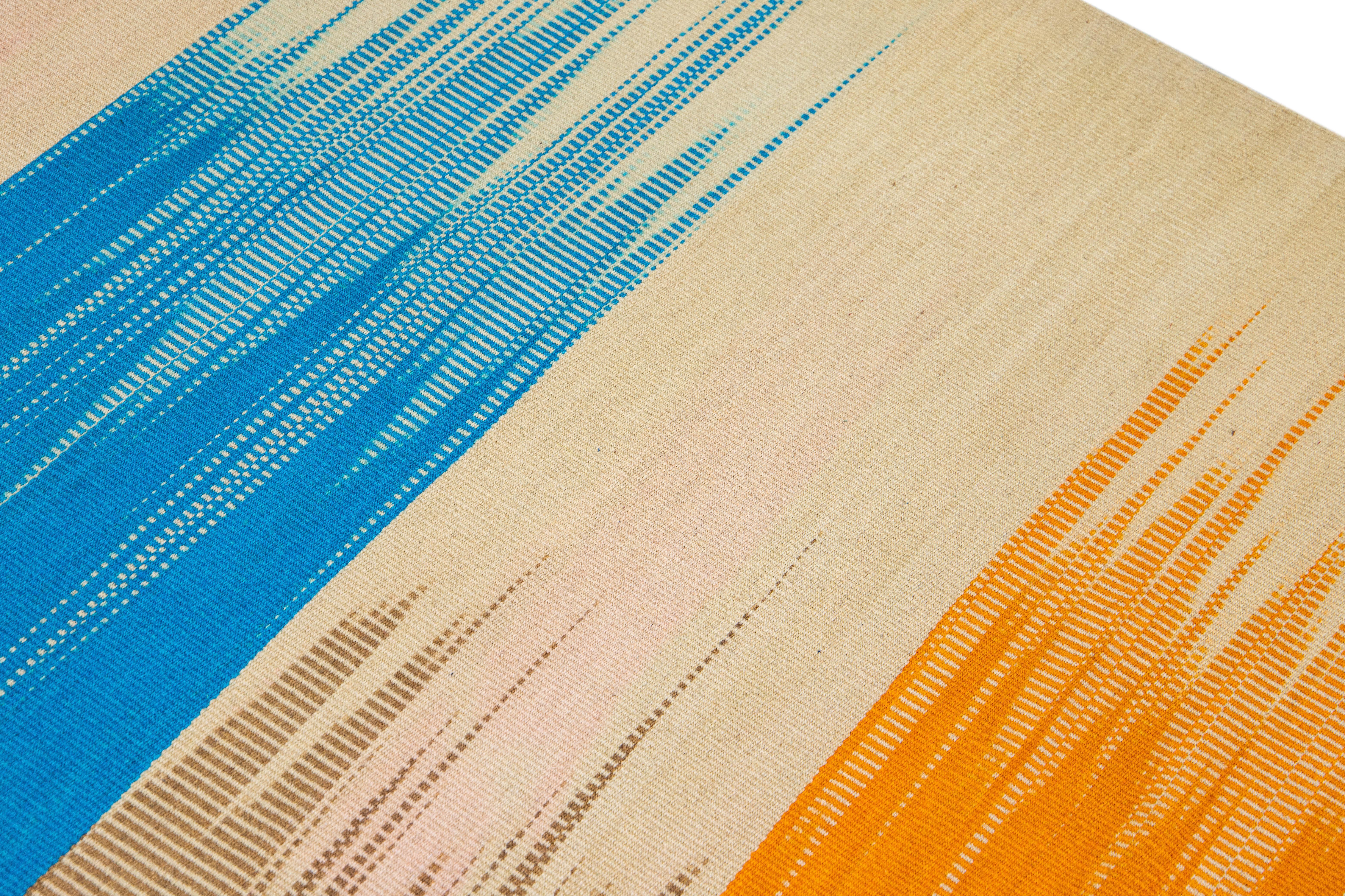 Tapis Kilim moderne à tissage plat multicolore et abstrait en laine fait à la main en vente 3
