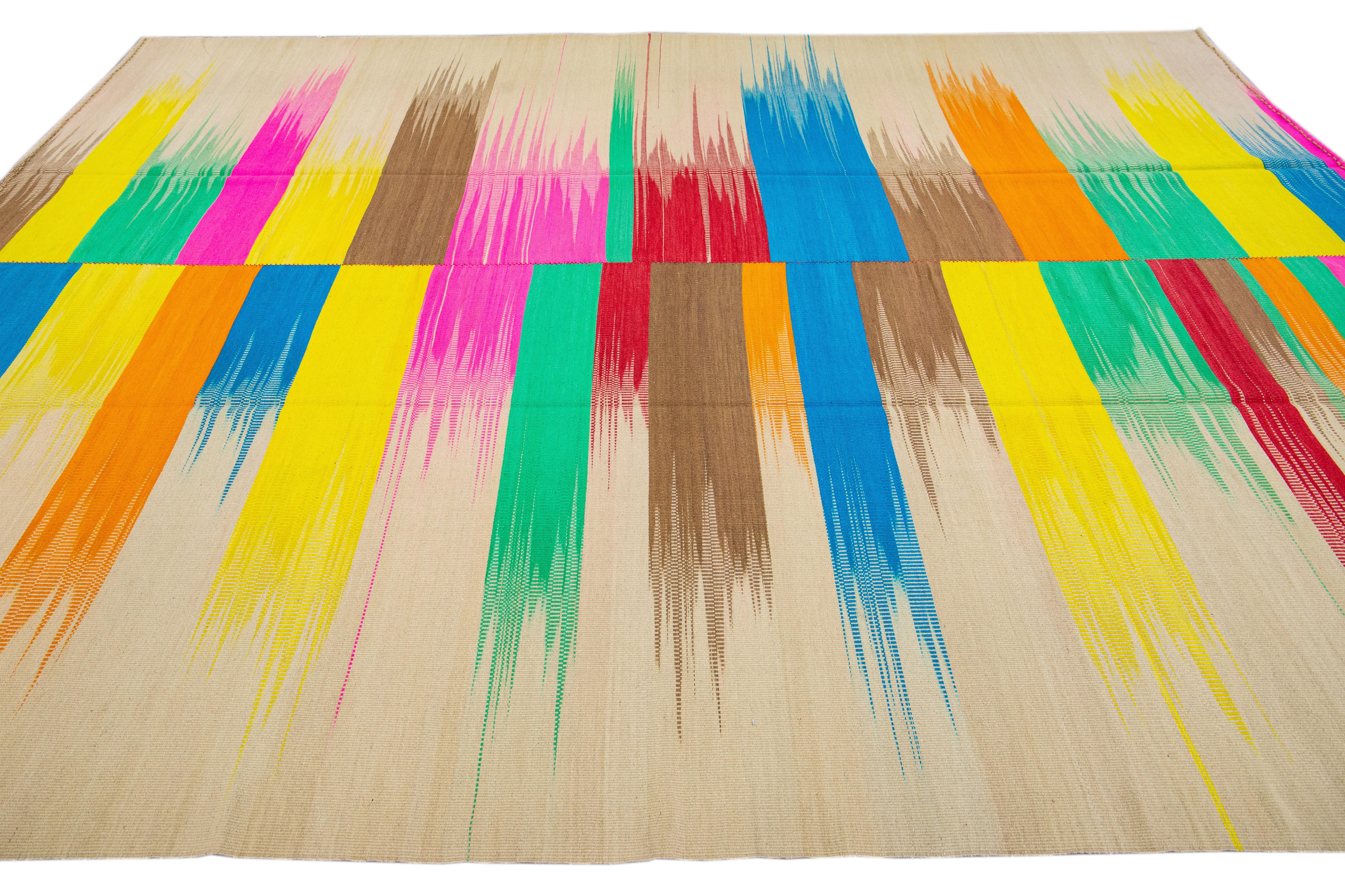 Tapis Kilim moderne à tissage plat multicolore et abstrait en laine fait à la main Neuf - En vente à Norwalk, CT