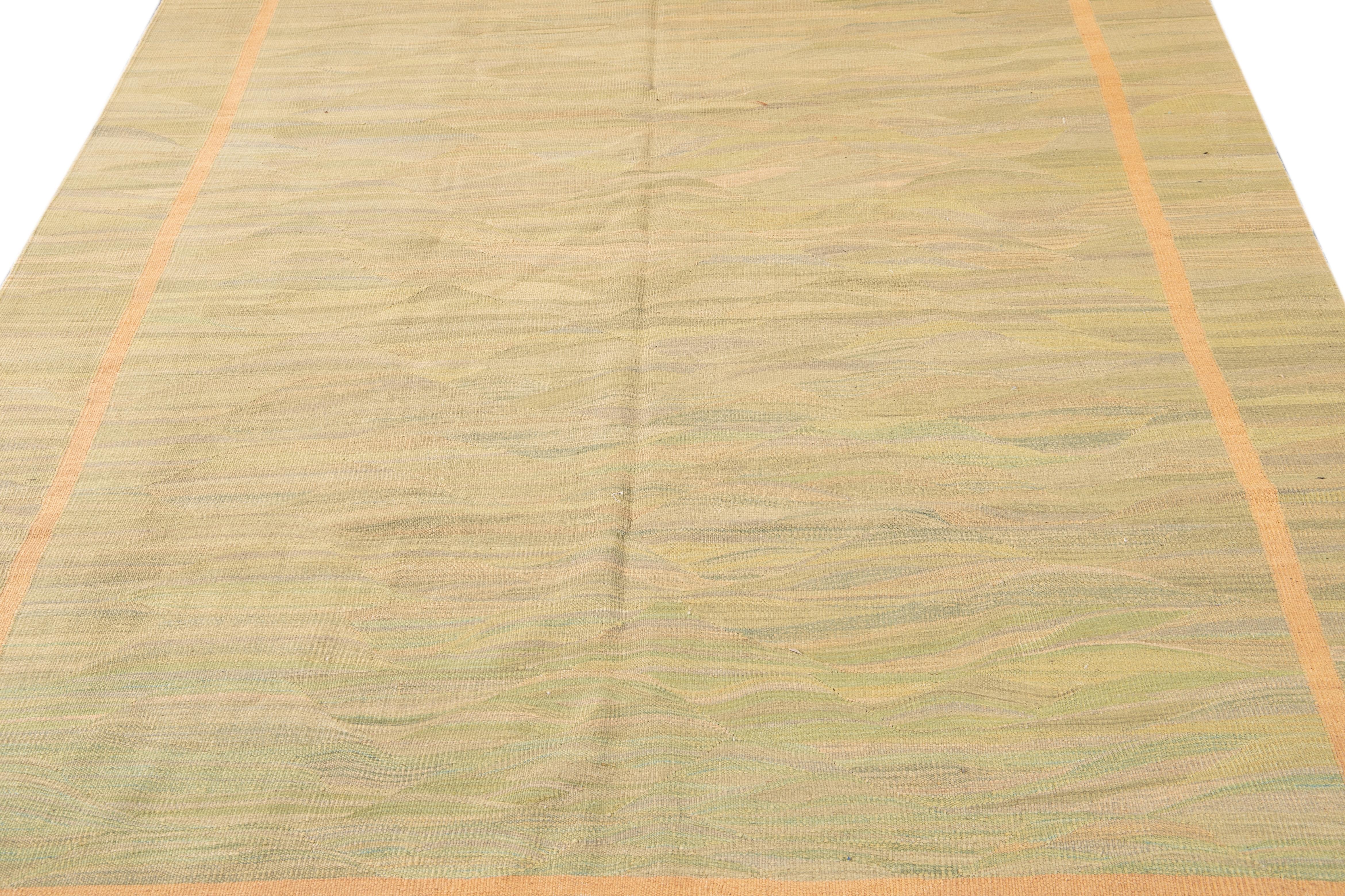 Modern Flatweave Kilim Wool Rug Handmade With Green & Beige Color Design In New Condition For Sale In Norwalk, CT