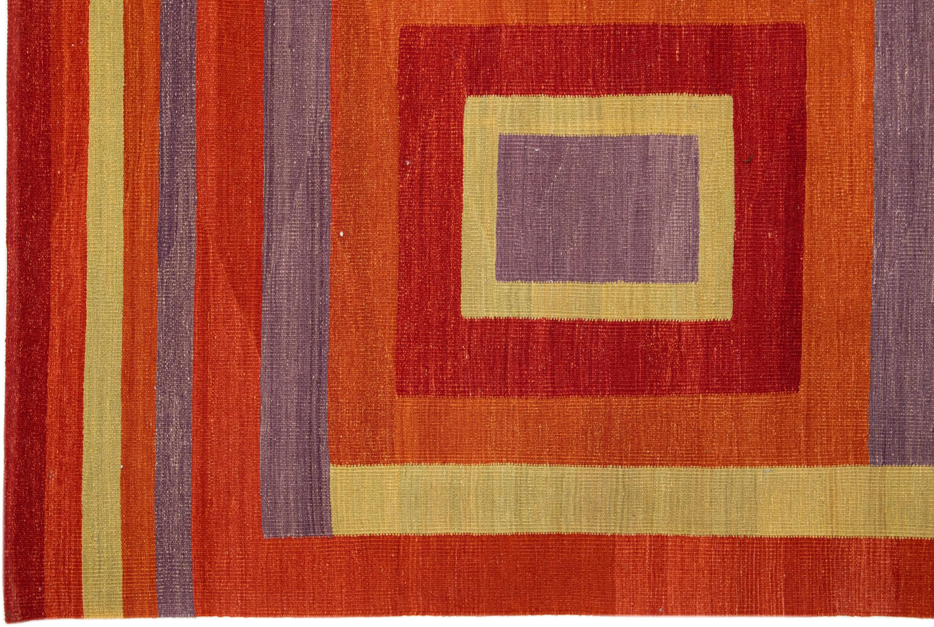 Moderner Flachgewebe-Kelim-Wollteppich mit mehrfarbigem geometrischem Motiv im Zustand „Neu“ im Angebot in Norwalk, CT