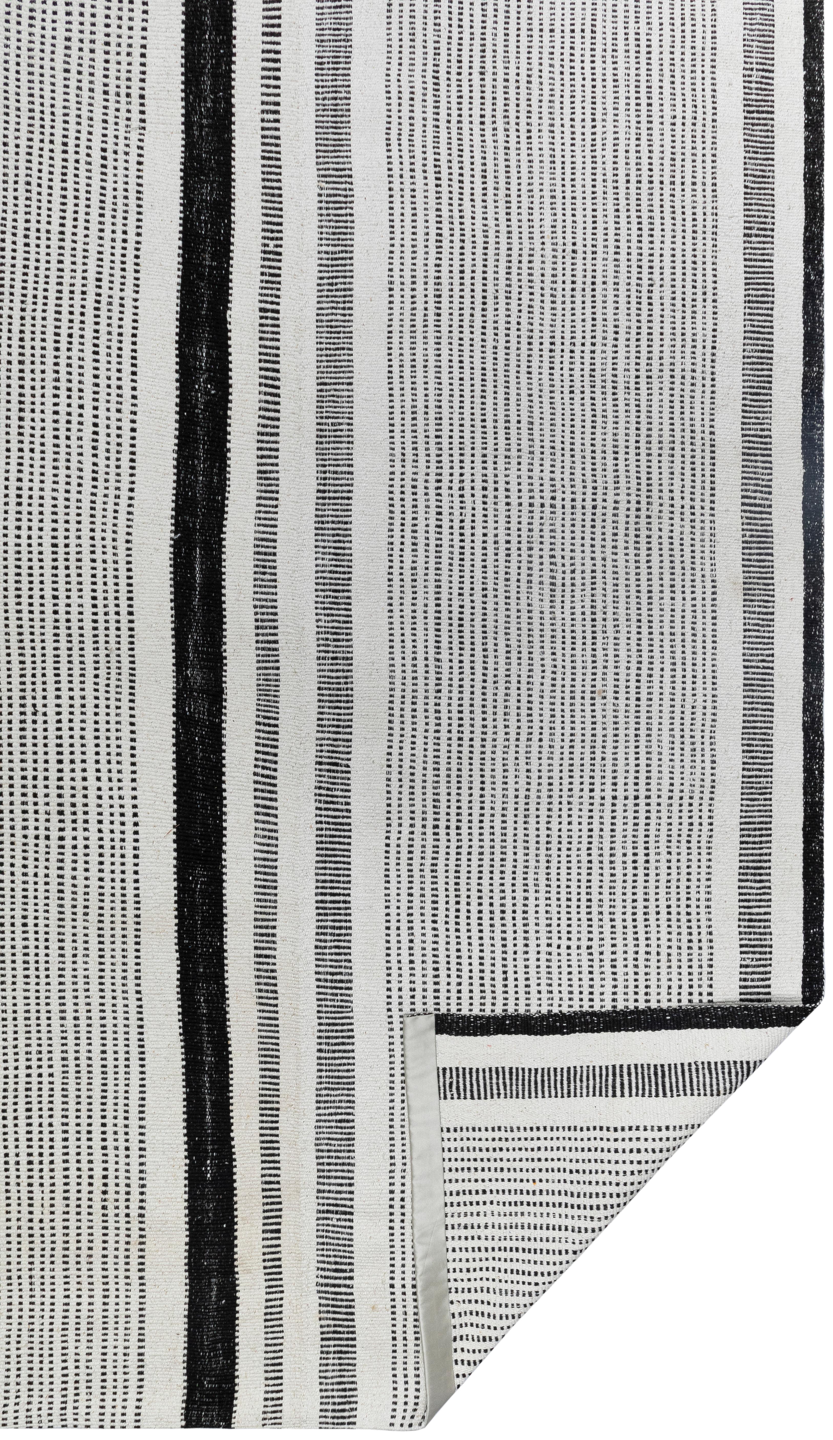 Tappeto moderno a trama piatta - Lana nera e cotone a strisce, tessuto a mano dal design minimalista in vendita 5